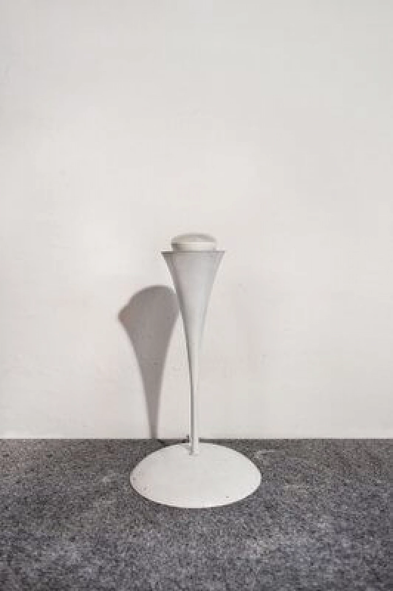 Lampada da tavolo in alluminio attribuita ad Artemide, anni '70 1