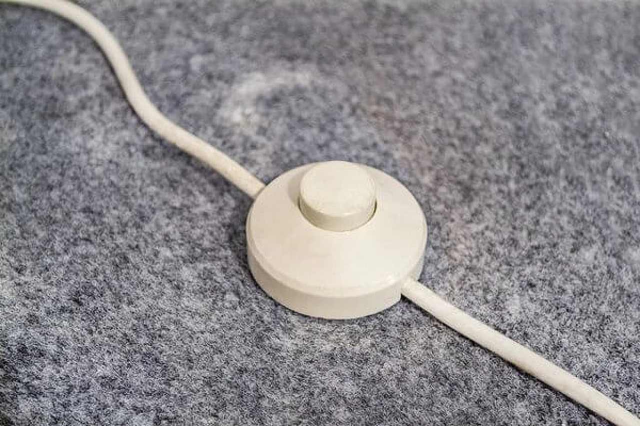 Lampada da tavolo in alluminio attribuita ad Artemide, anni '70 5