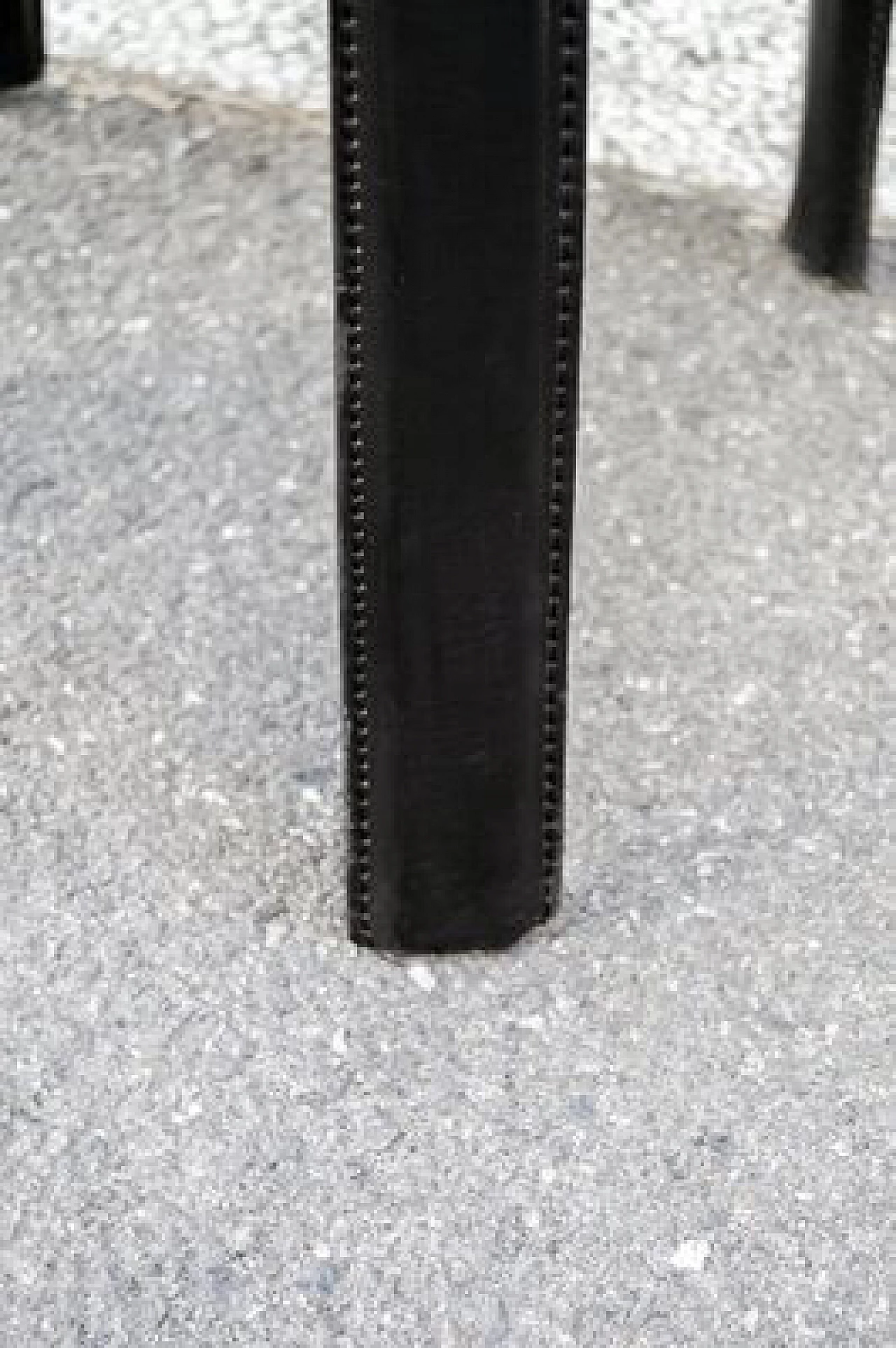 4 Sedie in pelle nera di Enrico Pellizzoni, anni '70 2