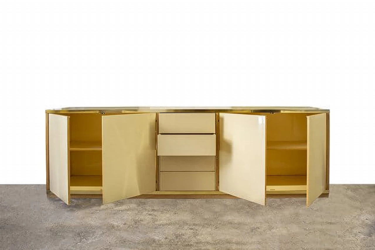 Credenza in legno laccato e ottone con cassetti, anni '70 2