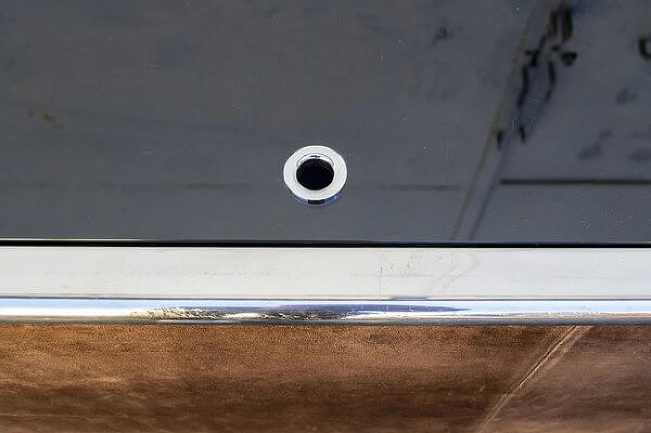 Credenza bassa in pelle scamosciata, vetro, legno e metallo cromato, anni '70 6