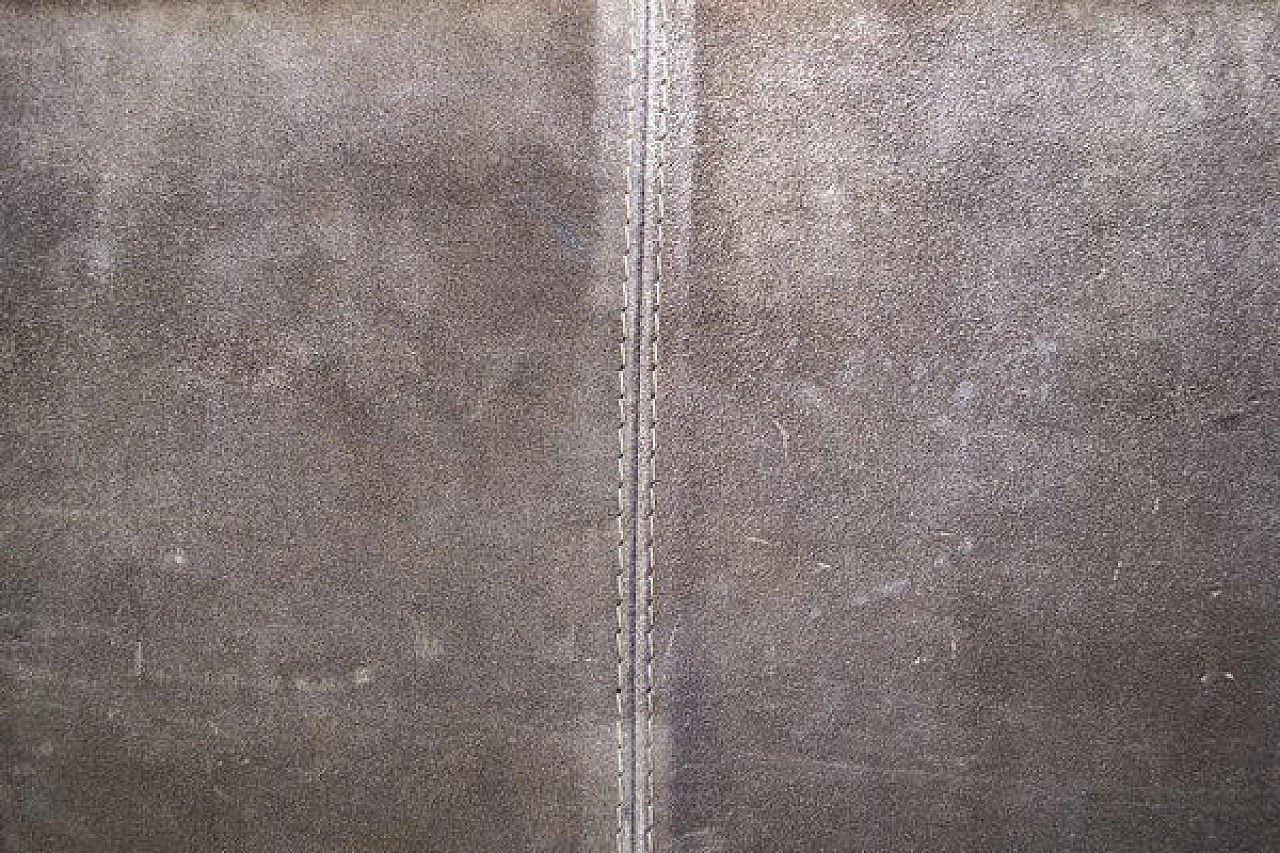 Credenza bassa in pelle scamosciata, vetro, legno e metallo cromato, anni '70 8