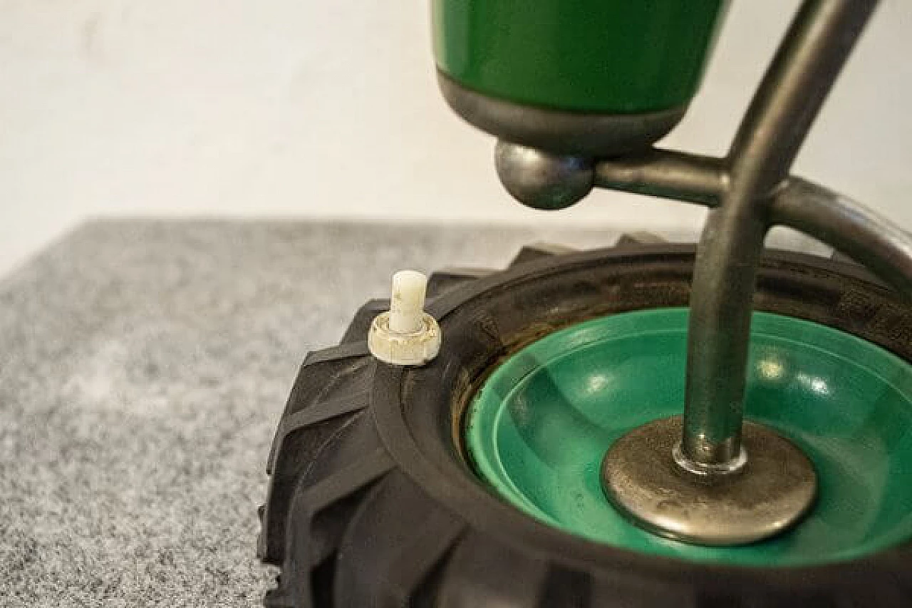 Lampada in alluminio laccato con base in gomma di Pirelli, anni '60 6