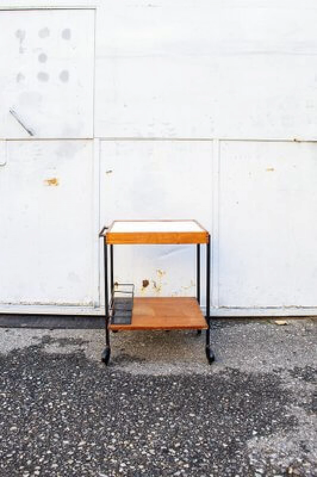 Wooden and metal bar cart with leather and enamel details, 1950s 2