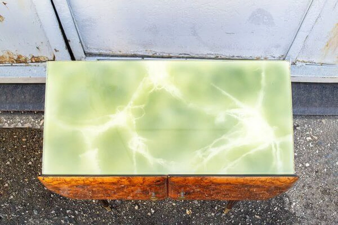 Coppia di comodini in radica e vetro, Italia, anni '50 4