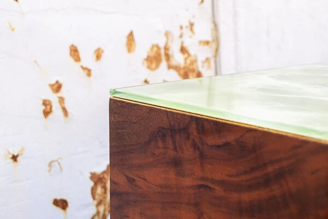 Coppia di comodini in radica e vetro, Italia, anni '50 5