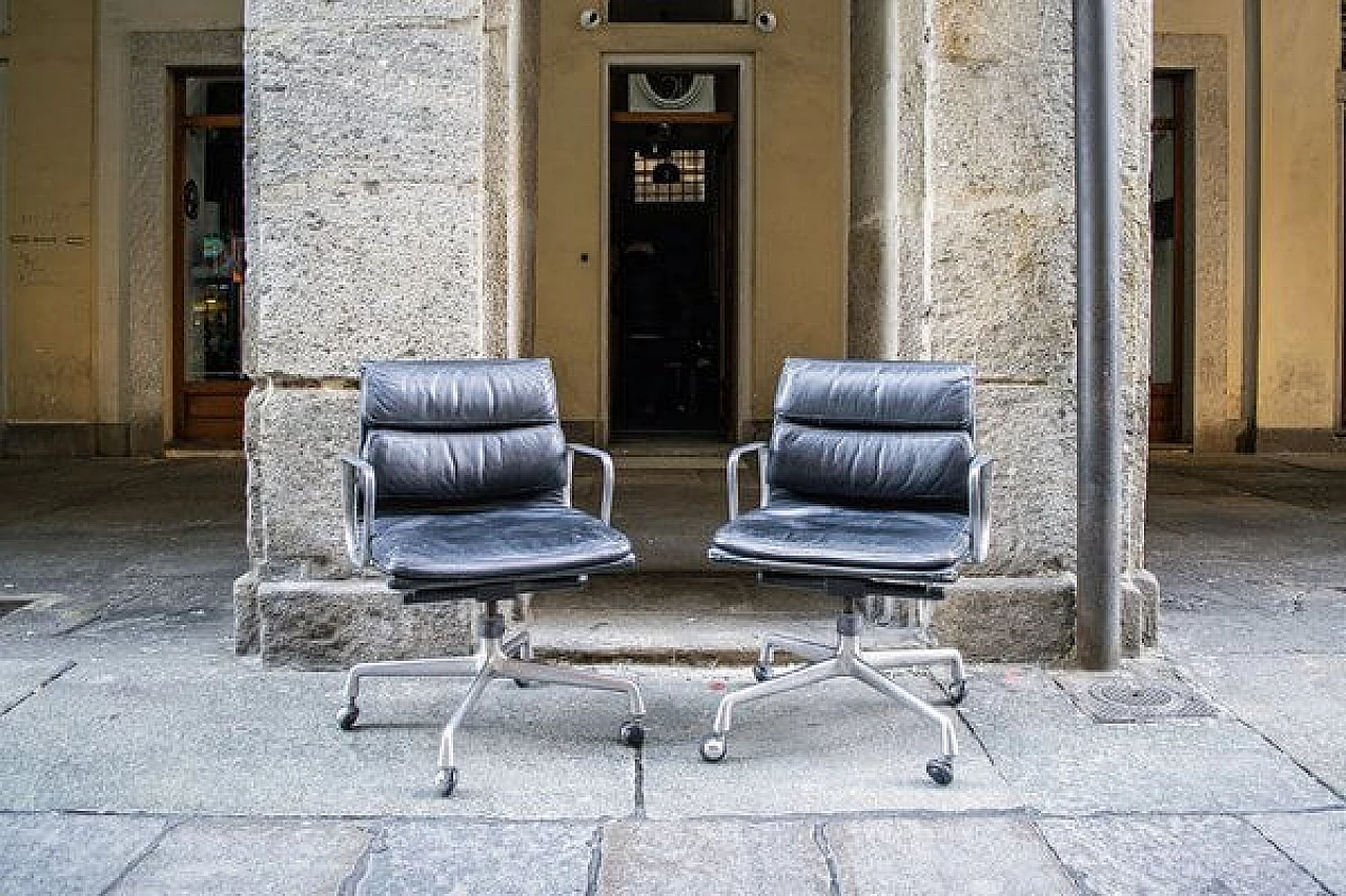 Pair of EA 217 chairs by Charles & Ray Eames for Ring Möbelfabrik Norway, 1970s 1