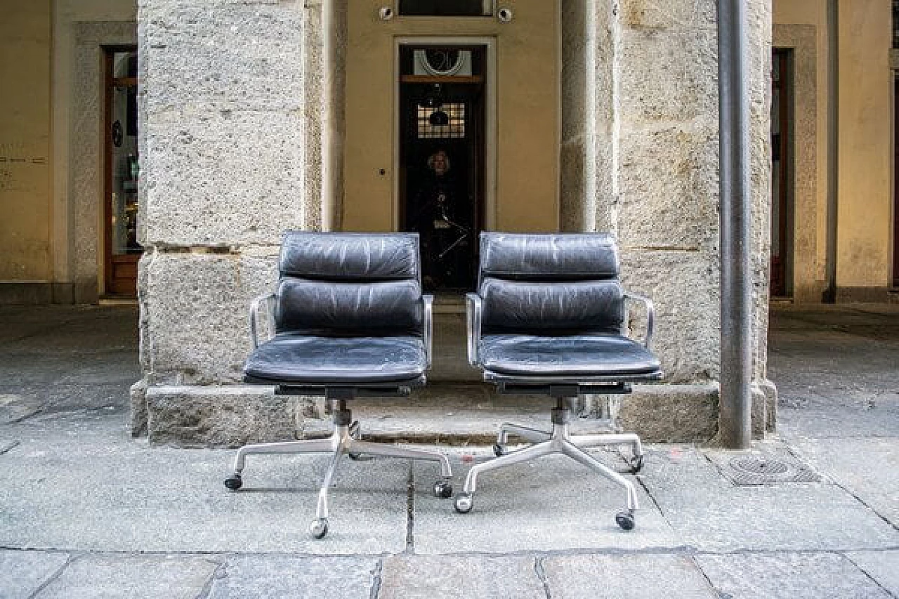 Pair of EA 217 chairs by Charles & Ray Eames for Ring Möbelfabrik Norway, 1970s 2