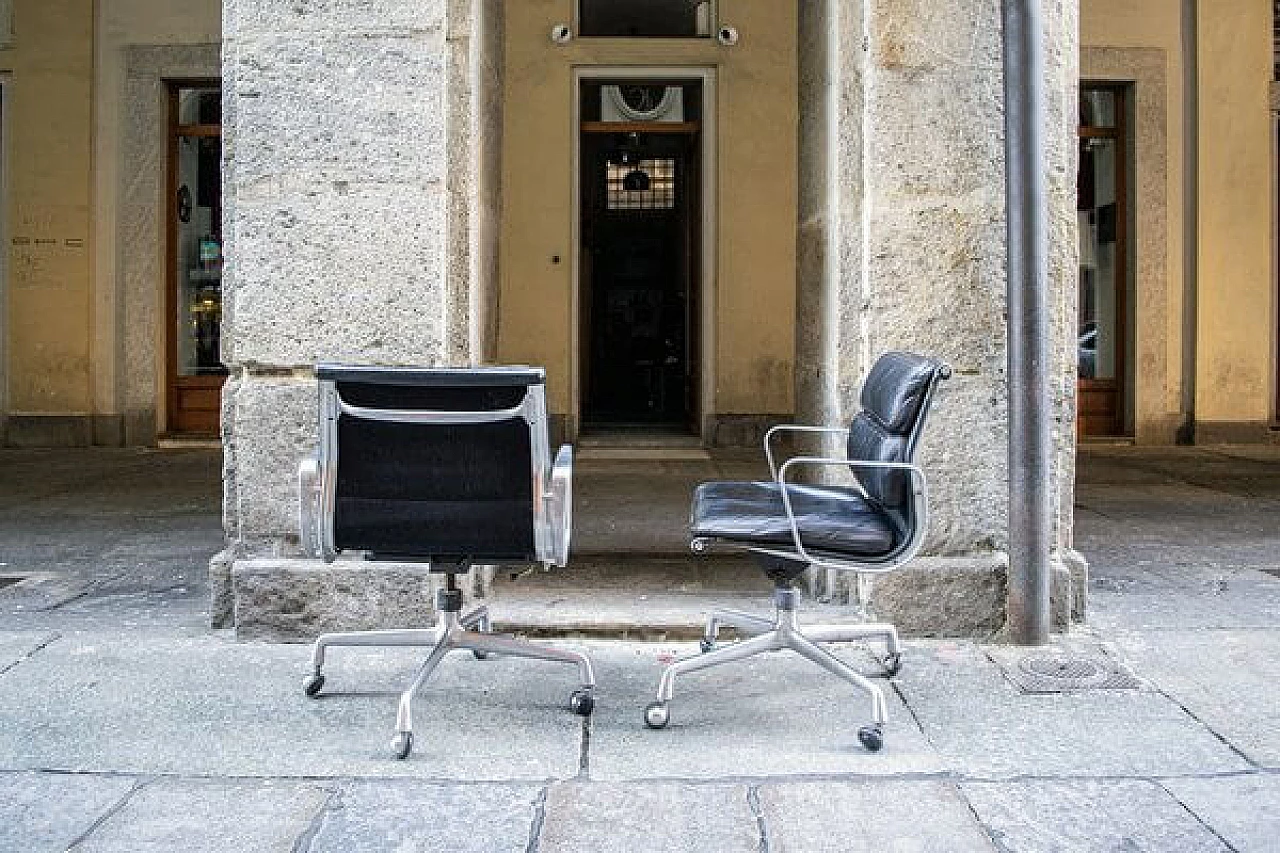 Pair of EA 217 chairs by Charles & Ray Eames for Ring Möbelfabrik Norway, 1970s 3