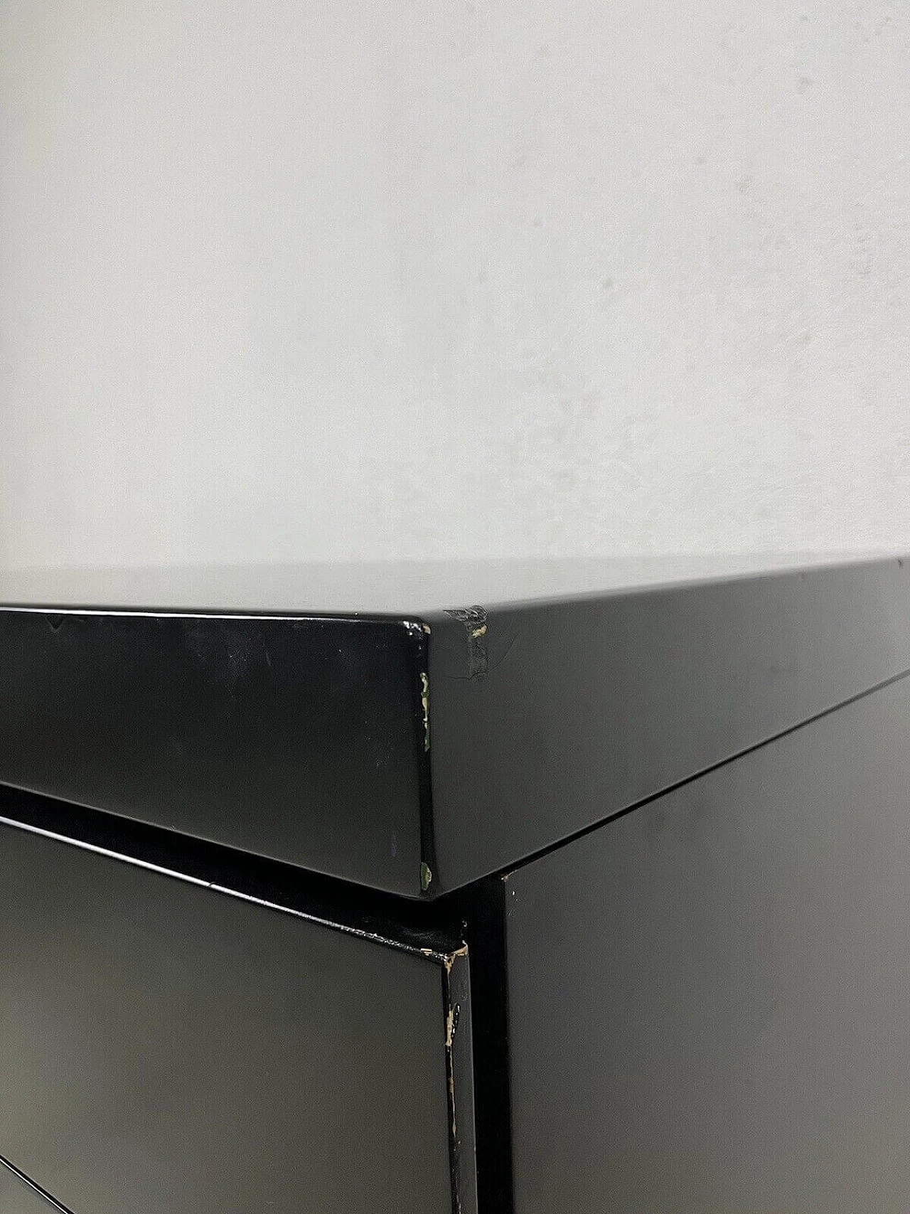 Credenza in legno laccato nero, anni '70 8