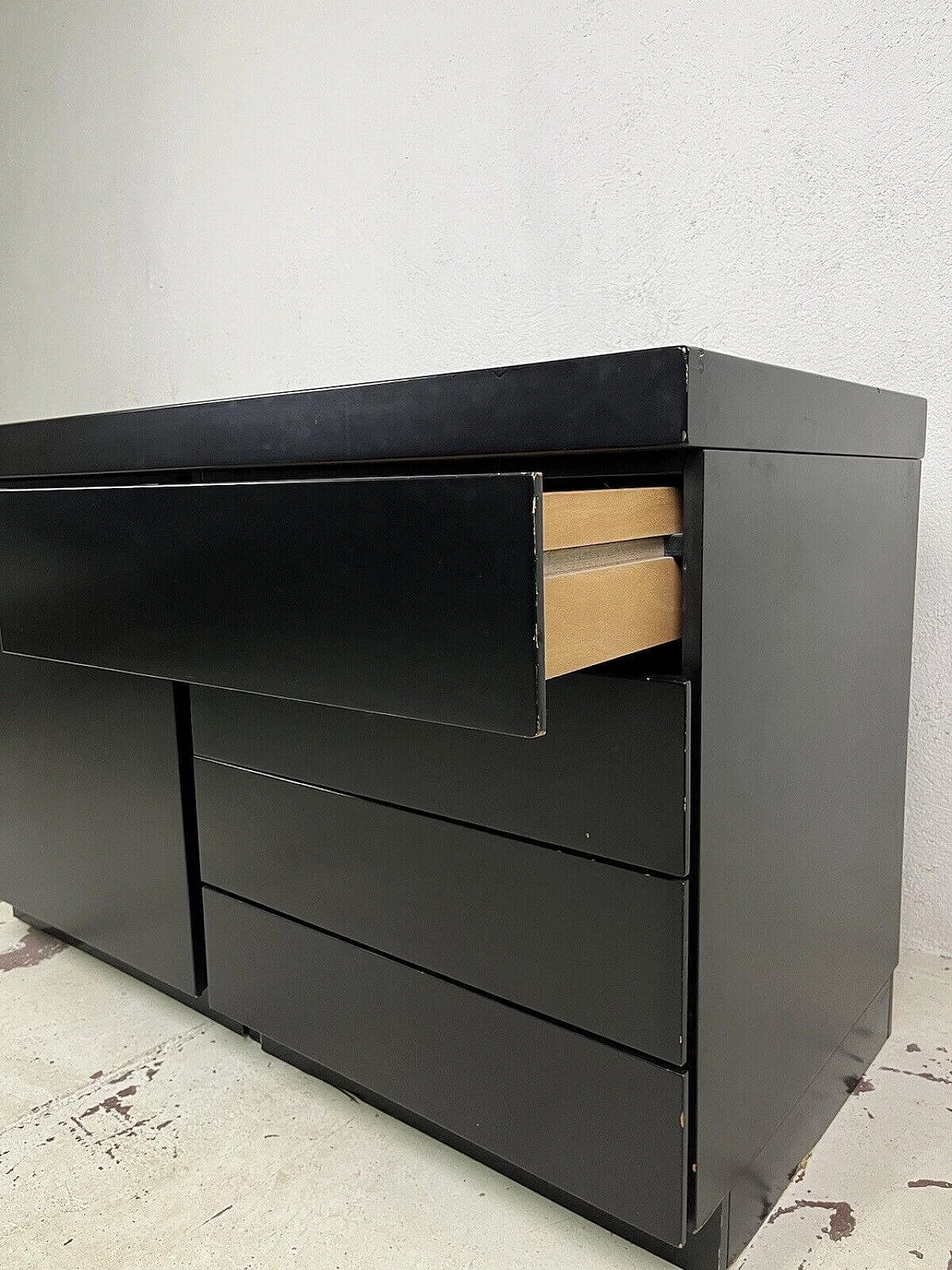 Credenza in legno laccato nero, anni '70 10
