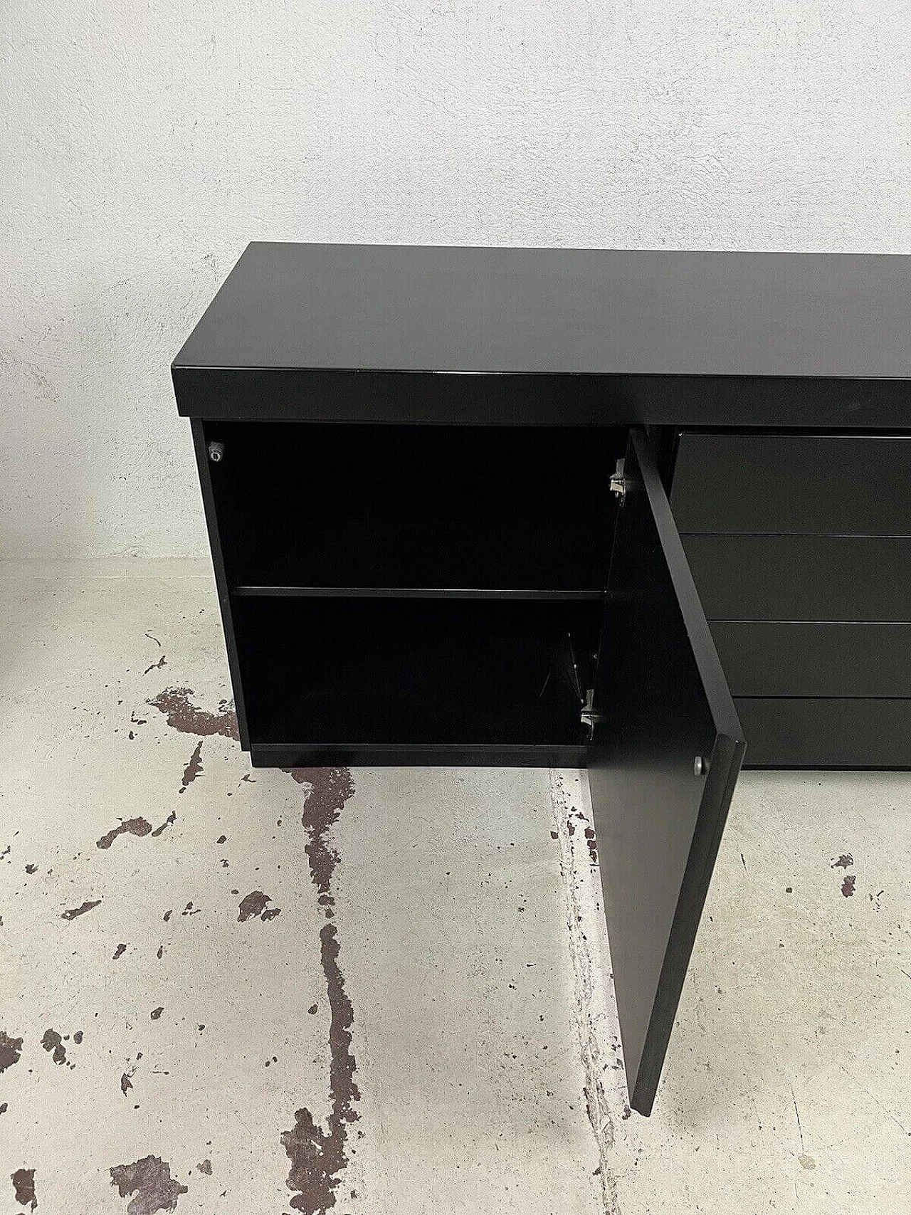 Credenza in legno laccato nero, anni '70 12