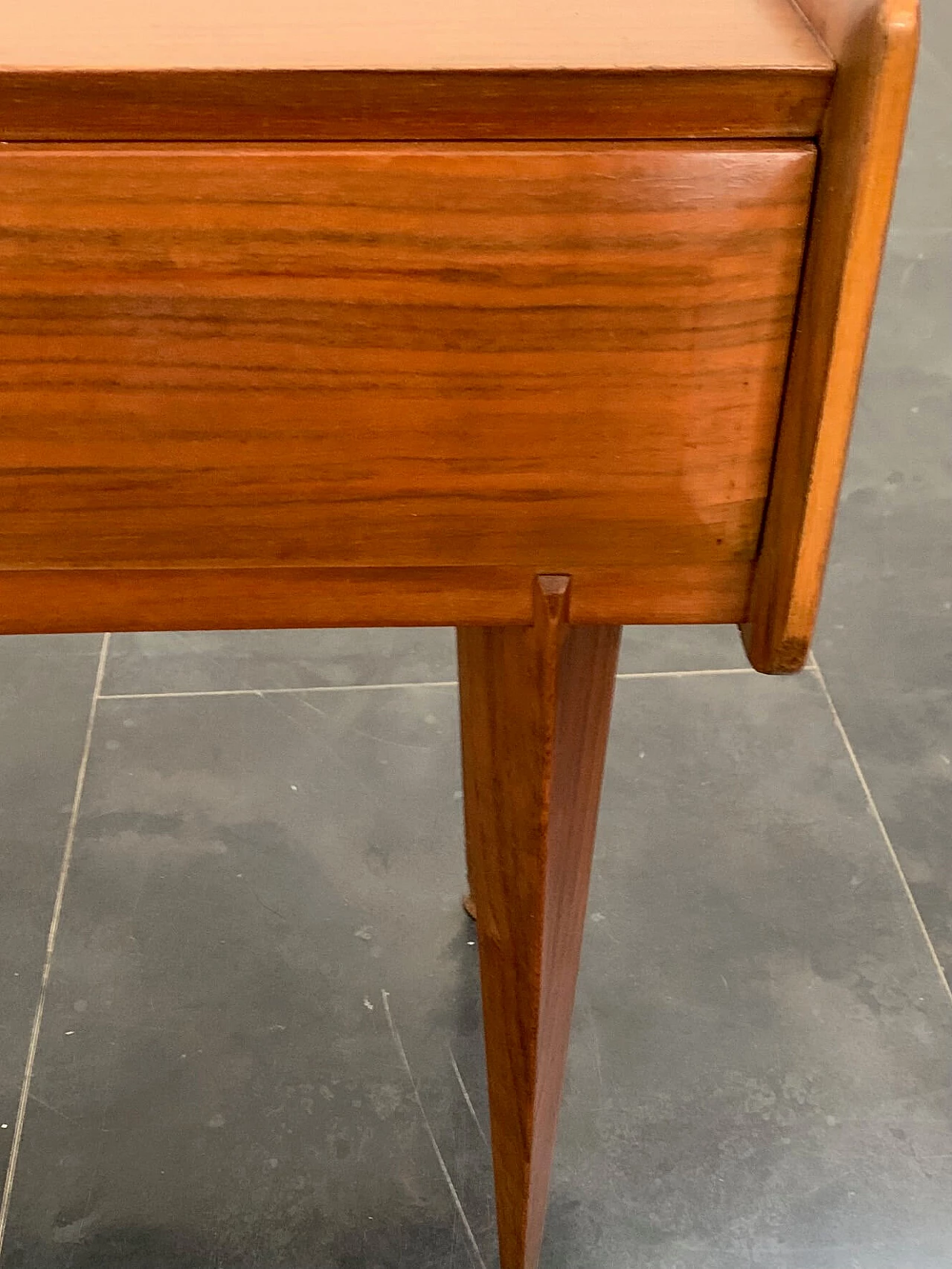 Coppia di comodini in palissandro, anni '50 13