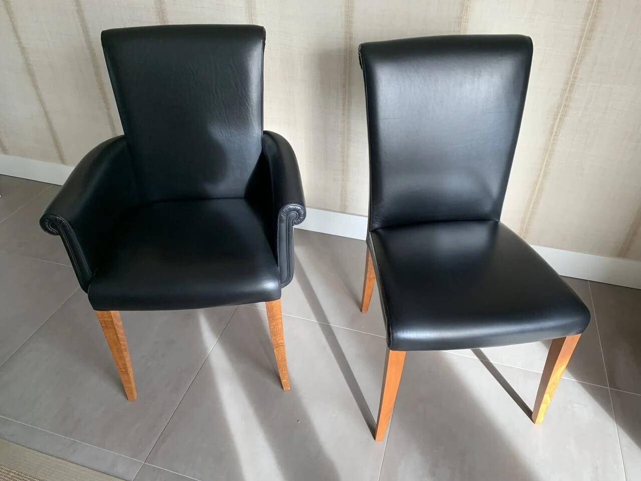 Poltrona Frau　ダイニングチェア　VITTORIA 　下部裏張り破れ intondo-6-vittoria-chairs-by-