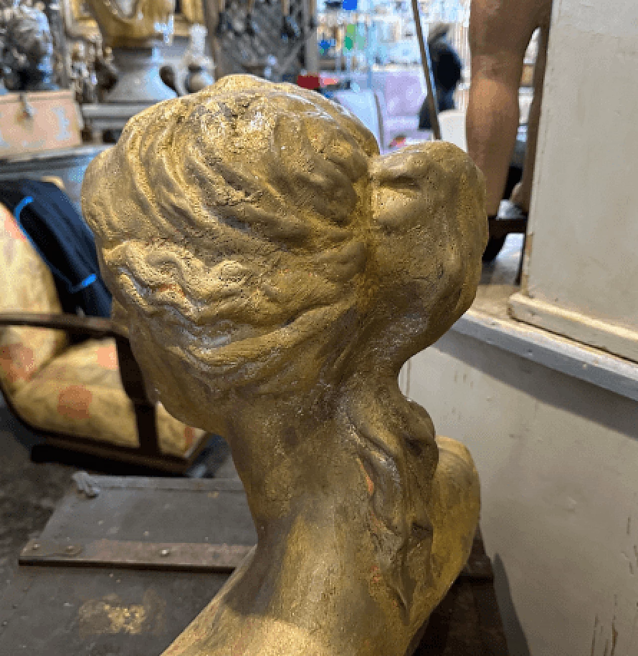 Busto della Venere di Milo, scultura in gesso dorato, anni '50 3