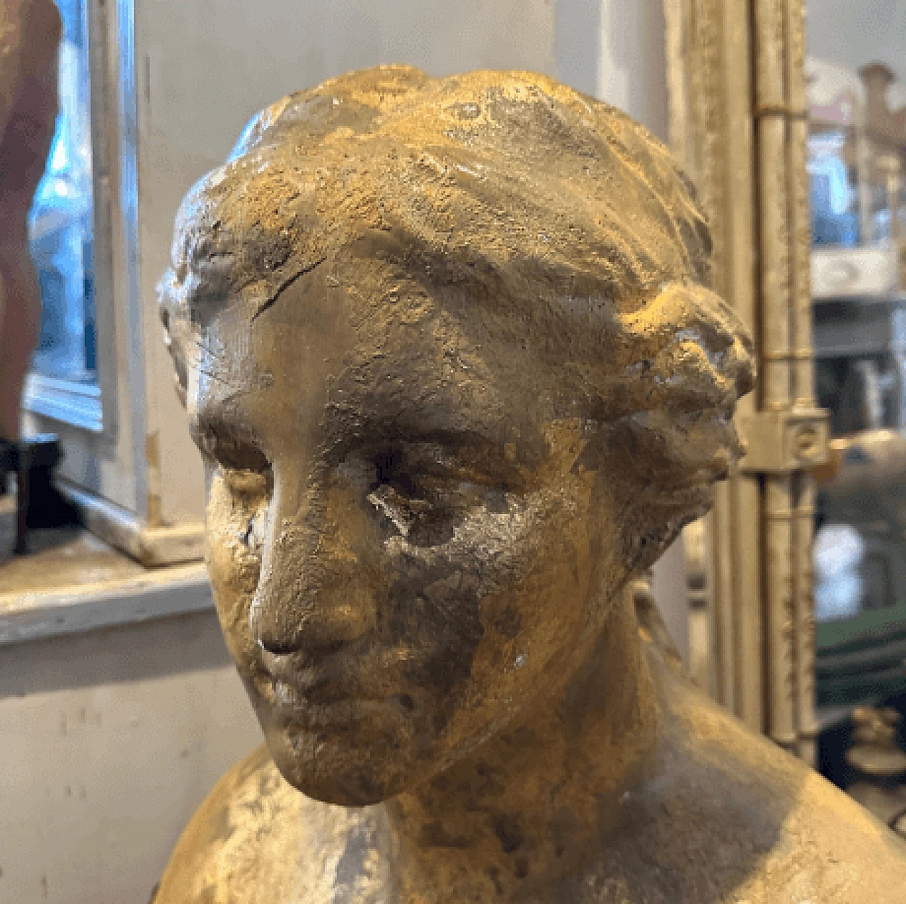 Busto della Venere di Milo, scultura in gesso dorato, anni '50 11