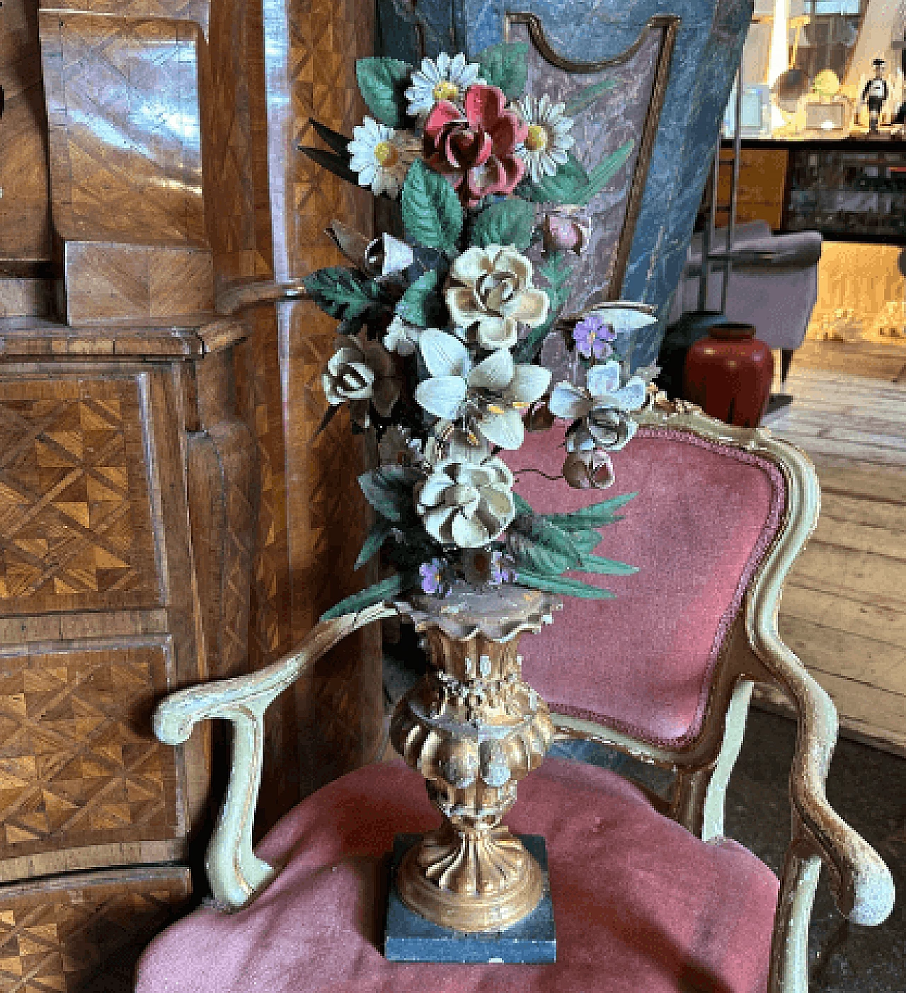 Portapalme siciliano in legno laccato e dorato con fiori, fine '800 2