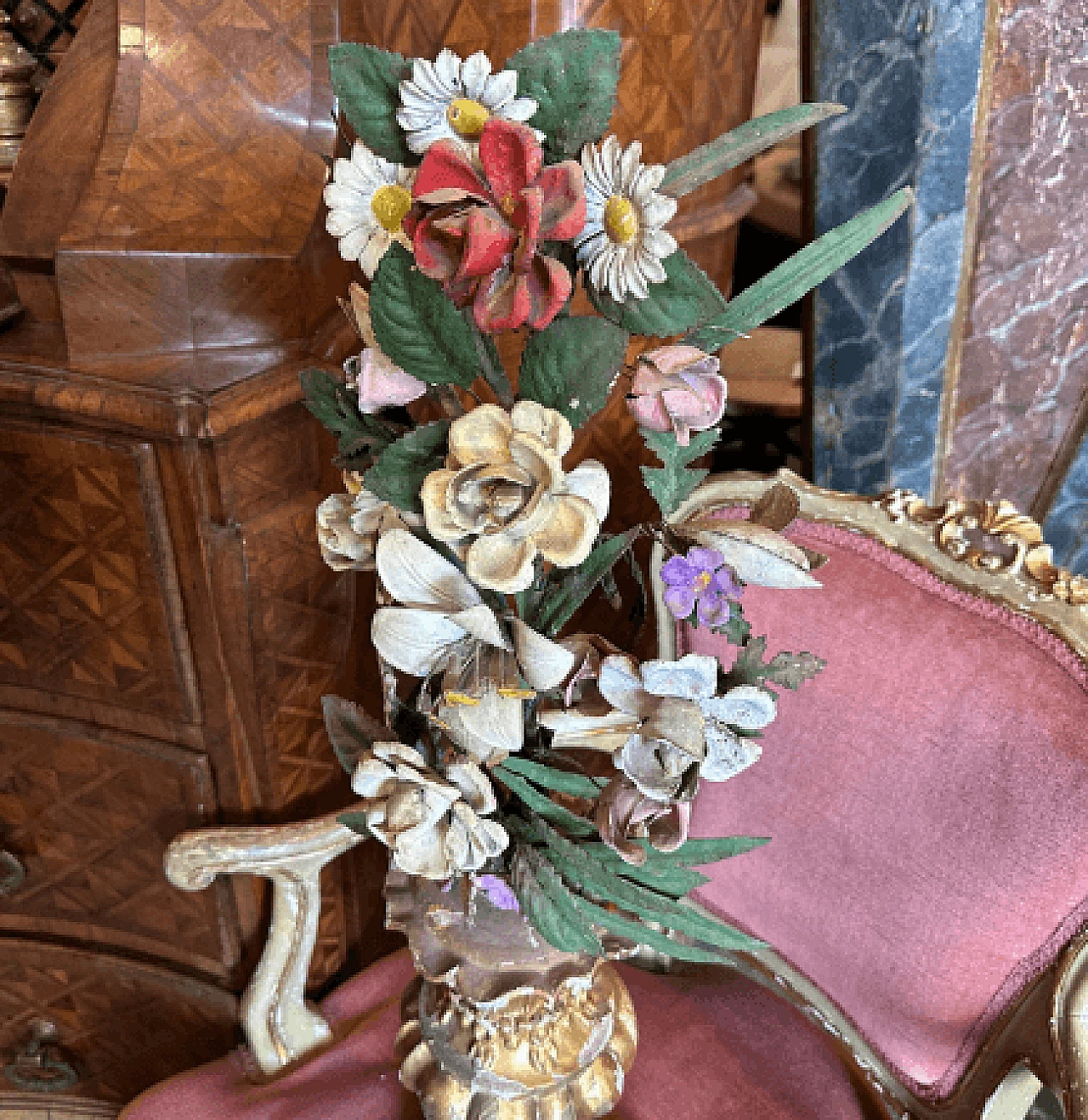 Portapalme siciliano in legno laccato e dorato con fiori, fine '800 3