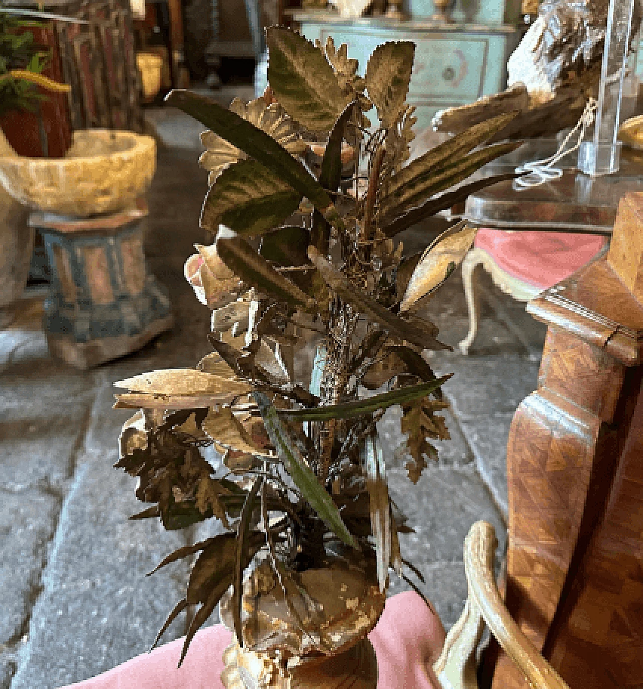 Portapalme siciliano in legno laccato e dorato con fiori, fine '800 5
