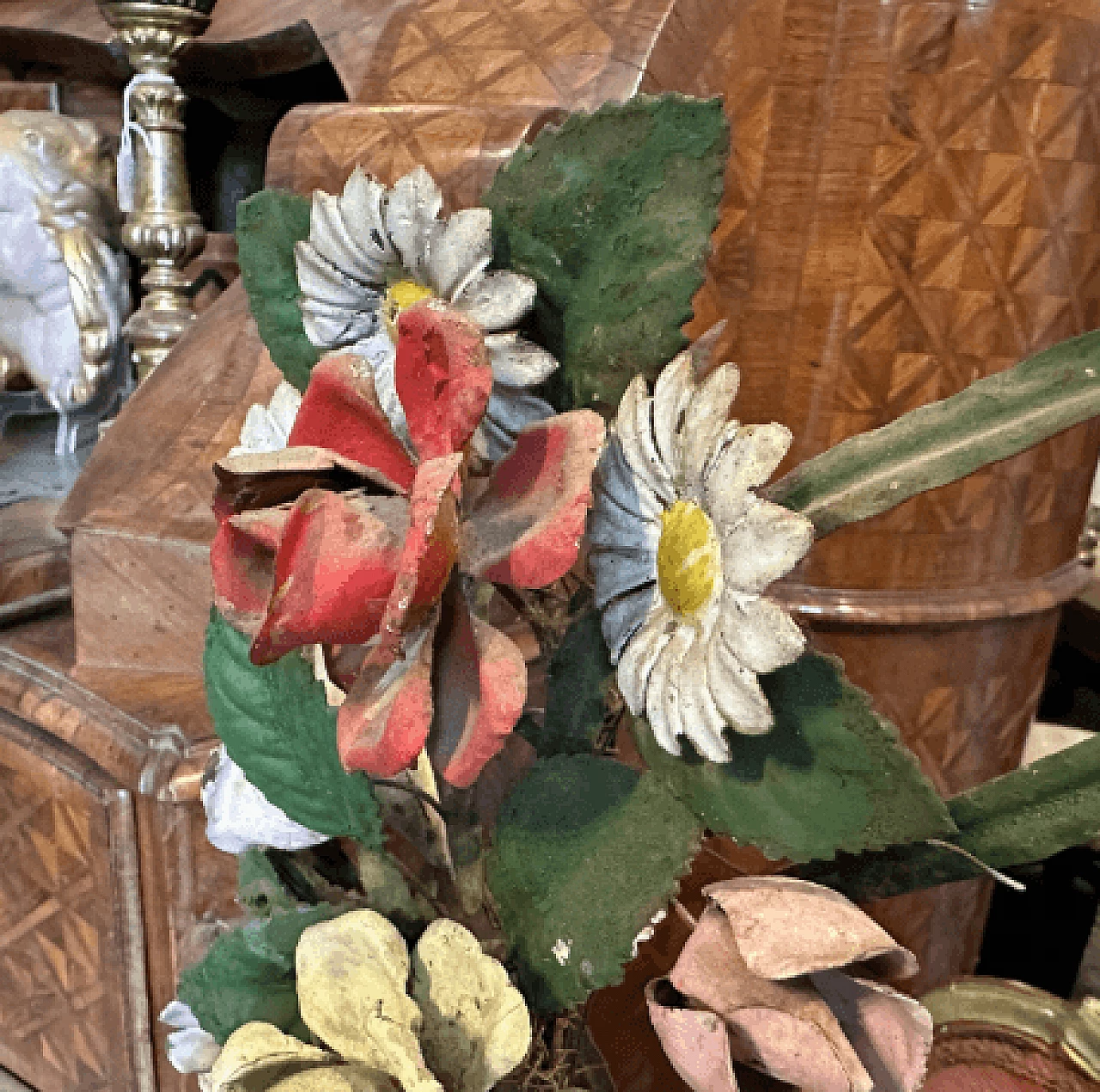 Portapalme siciliano in legno laccato e dorato con fiori, fine '800 9
