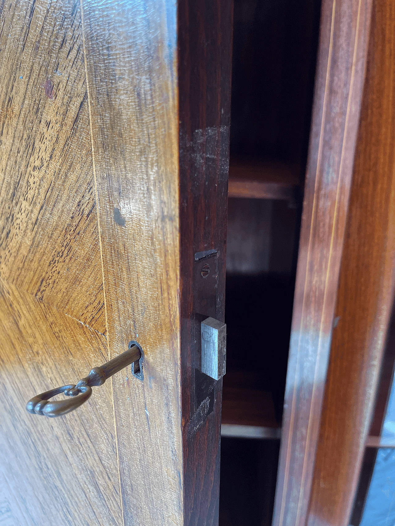 Venetian wood cabinet with showcase, 1960s 18