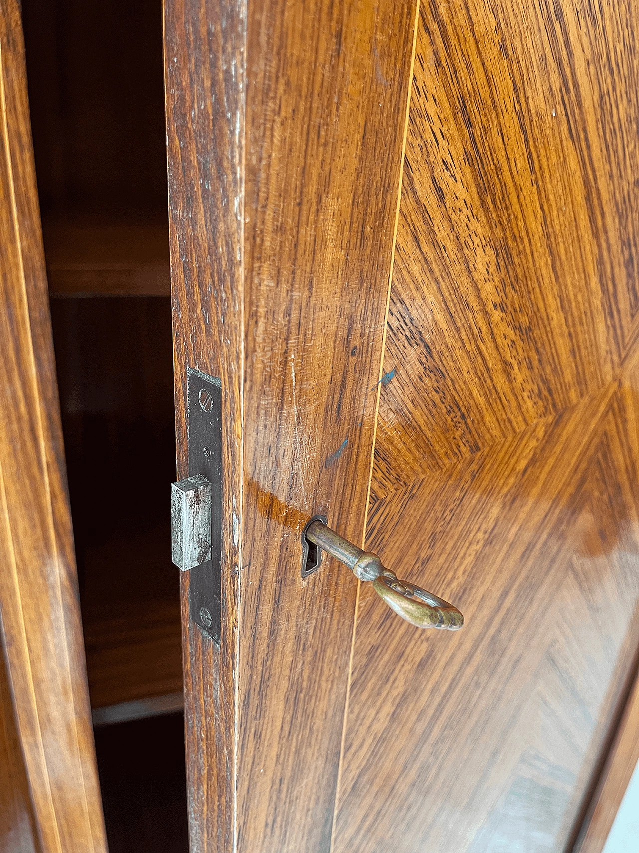 Venetian wood cabinet with showcase, 1960s 19