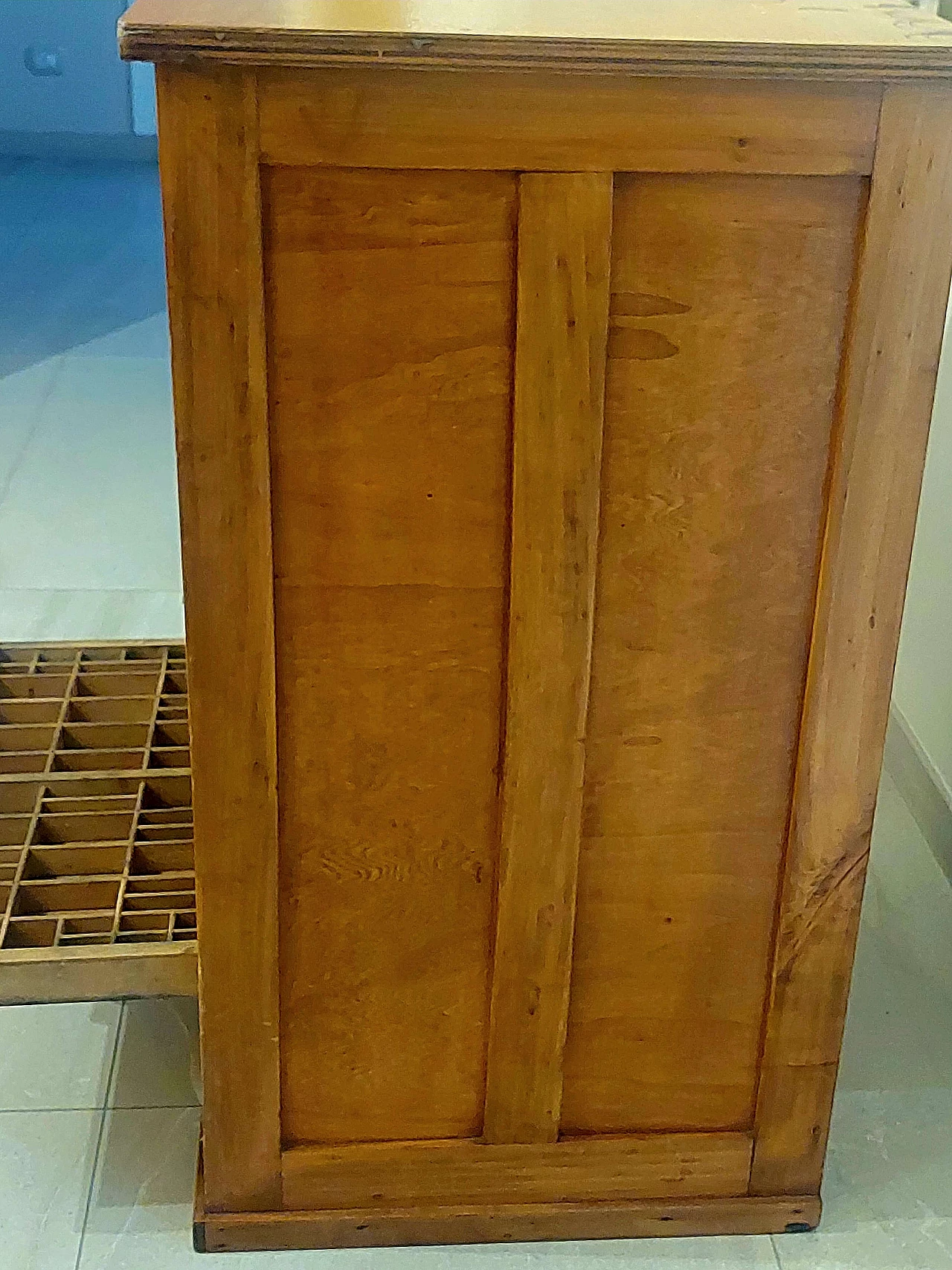 Cassettiera tipografica in legno con maniglie in metallo, anni '50 4