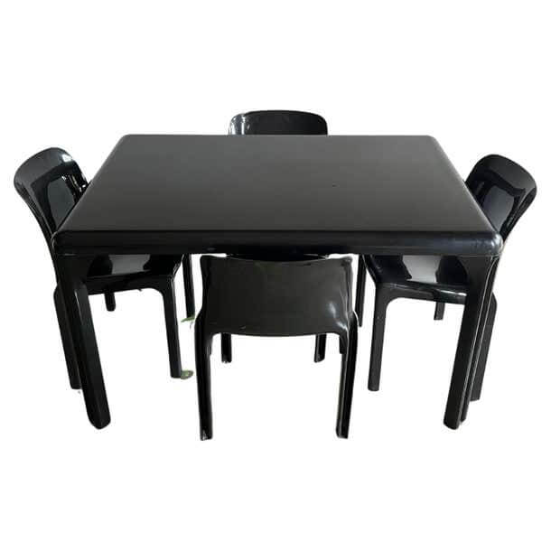 Sedie Selene e tavolo Stadio 120 di Vico Magistretti per