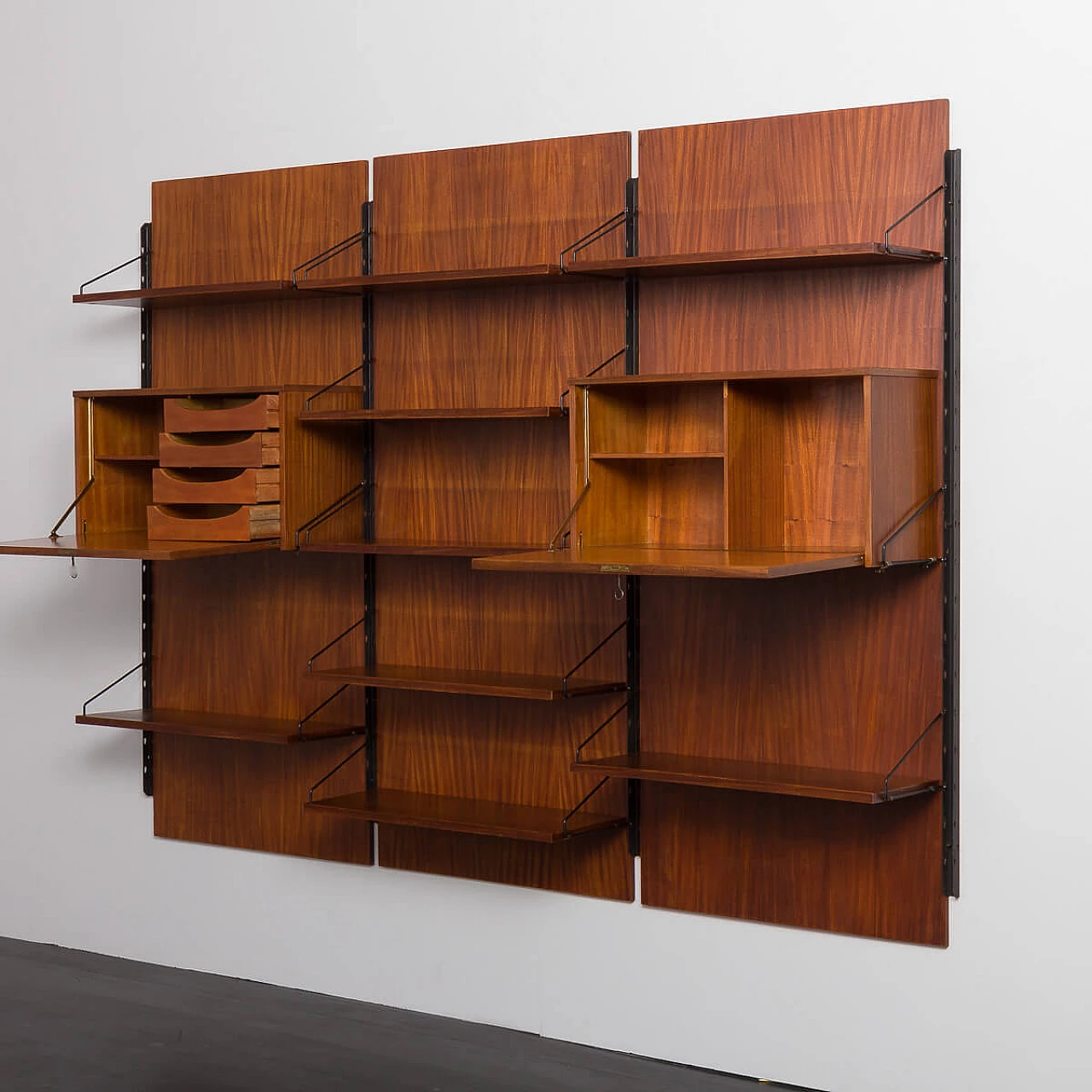 Libreria da parete in mogano a tre moduli attribuita a Ico Parisi, anni '60 5