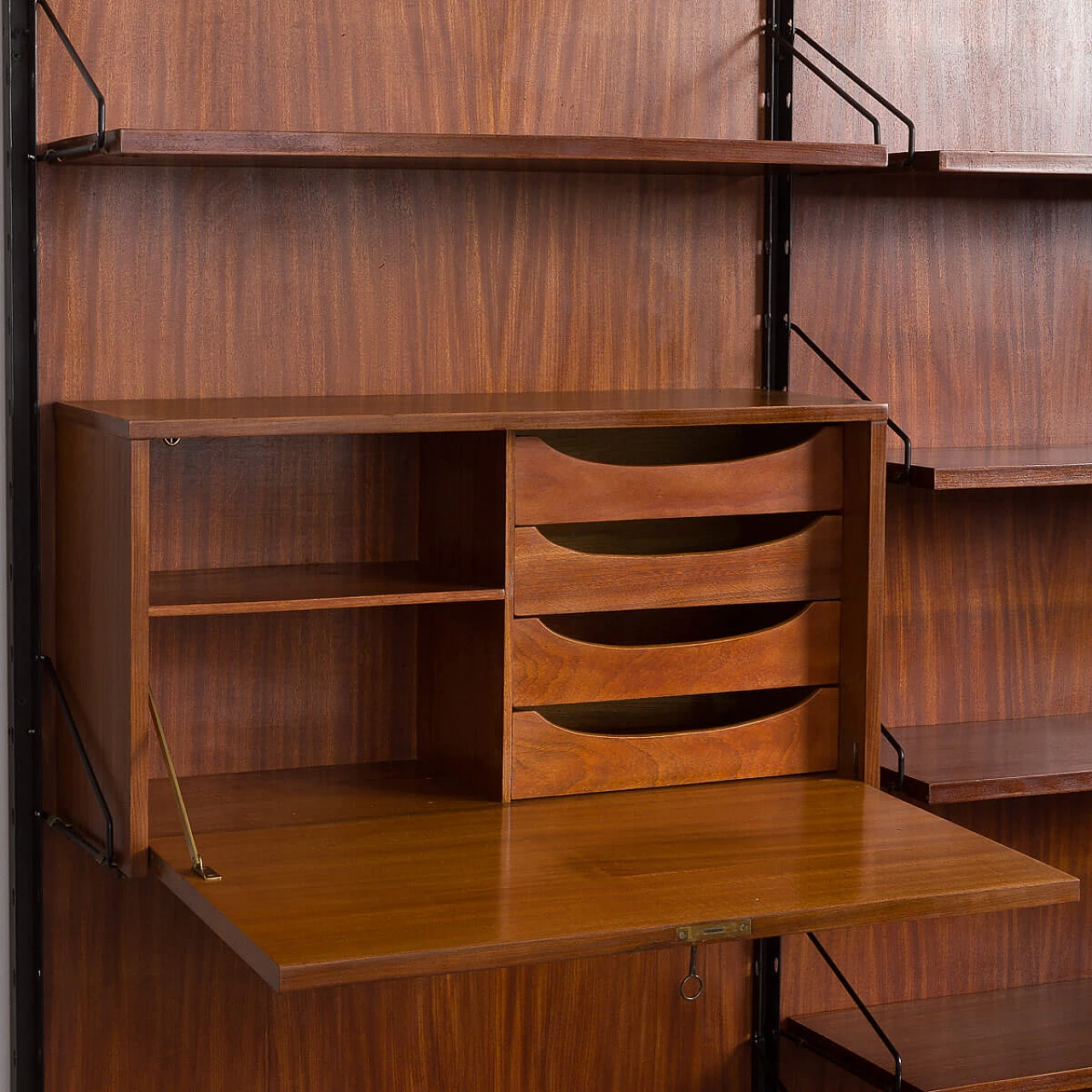 Libreria da parete in mogano a tre moduli attribuita a Ico Parisi, anni '60 10