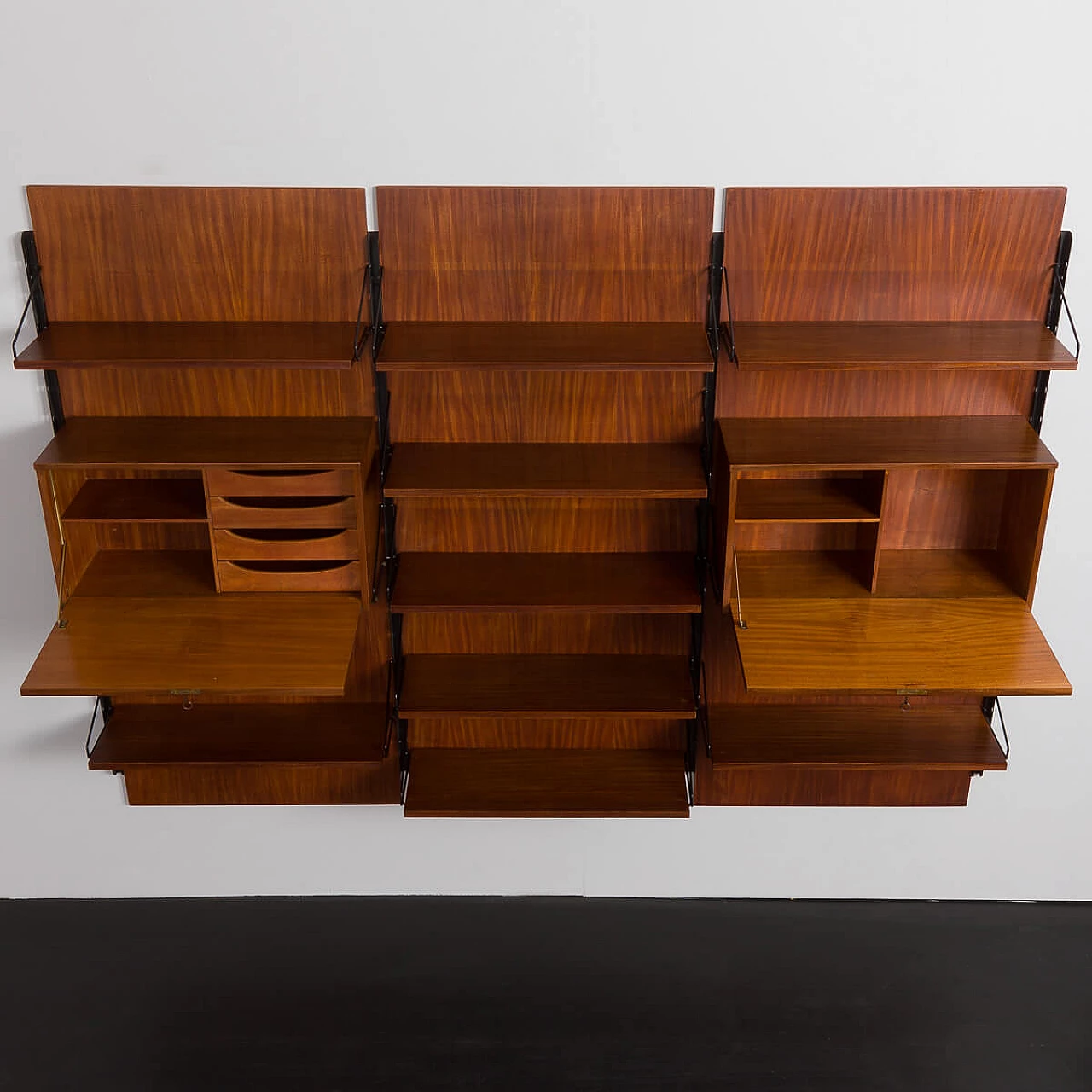 Libreria da parete in mogano a tre moduli attribuita a Ico Parisi, anni '60 11