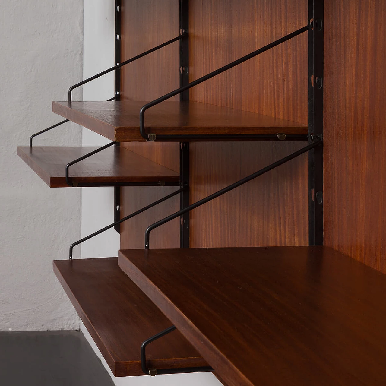 Libreria da parete in mogano a tre moduli attribuita a Ico Parisi, anni '60 14