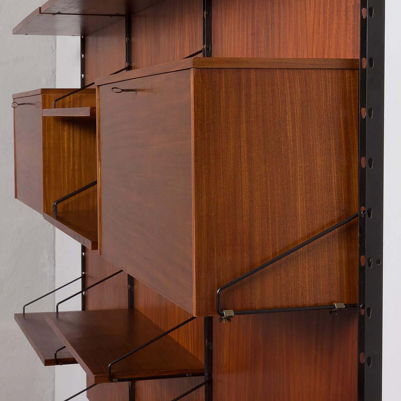 Libreria da parete in mogano a tre moduli attribuita a Ico Parisi, anni '60 15