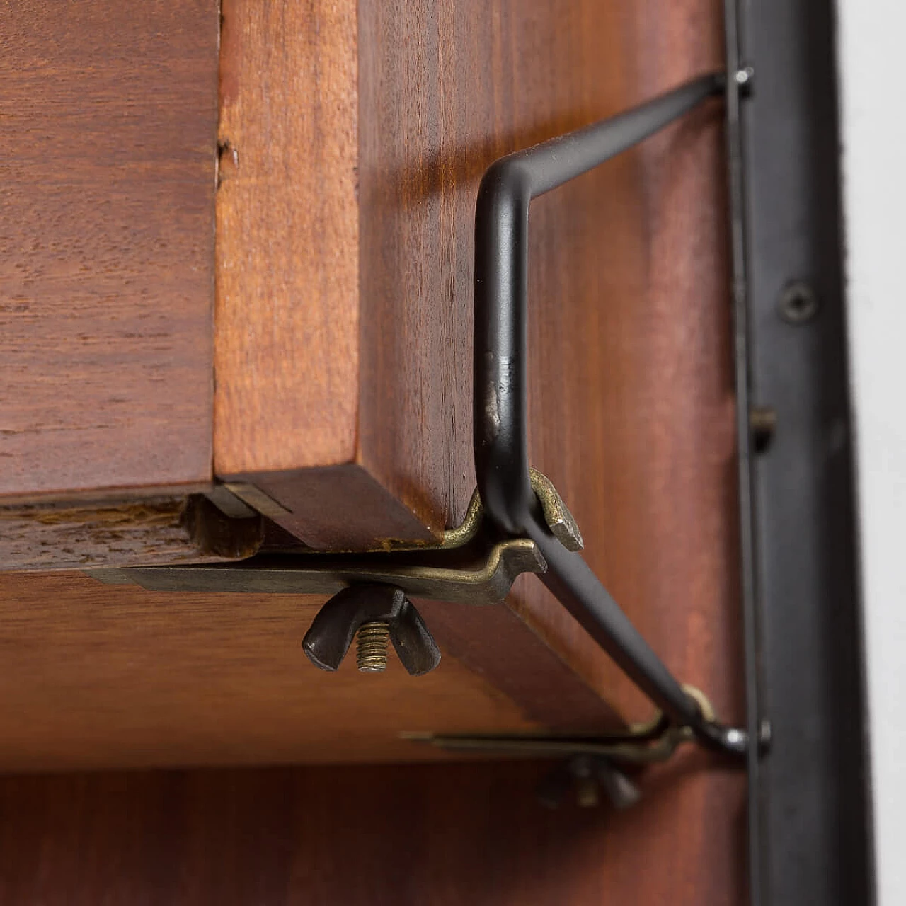 Libreria da parete in mogano a tre moduli attribuita a Ico Parisi, anni '60 17