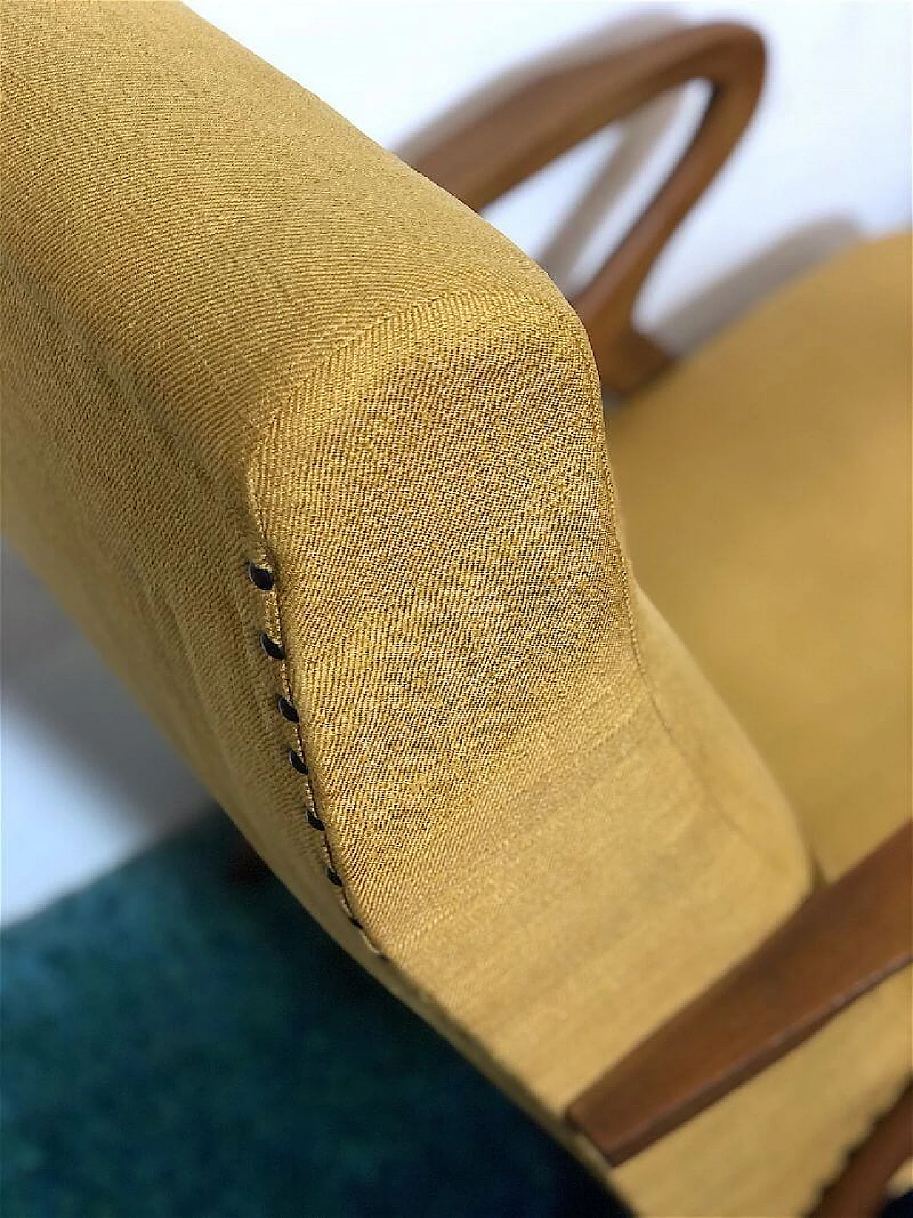 Poltrone in legno e tessuto giallo di Paolo Buffa, anni '40 10