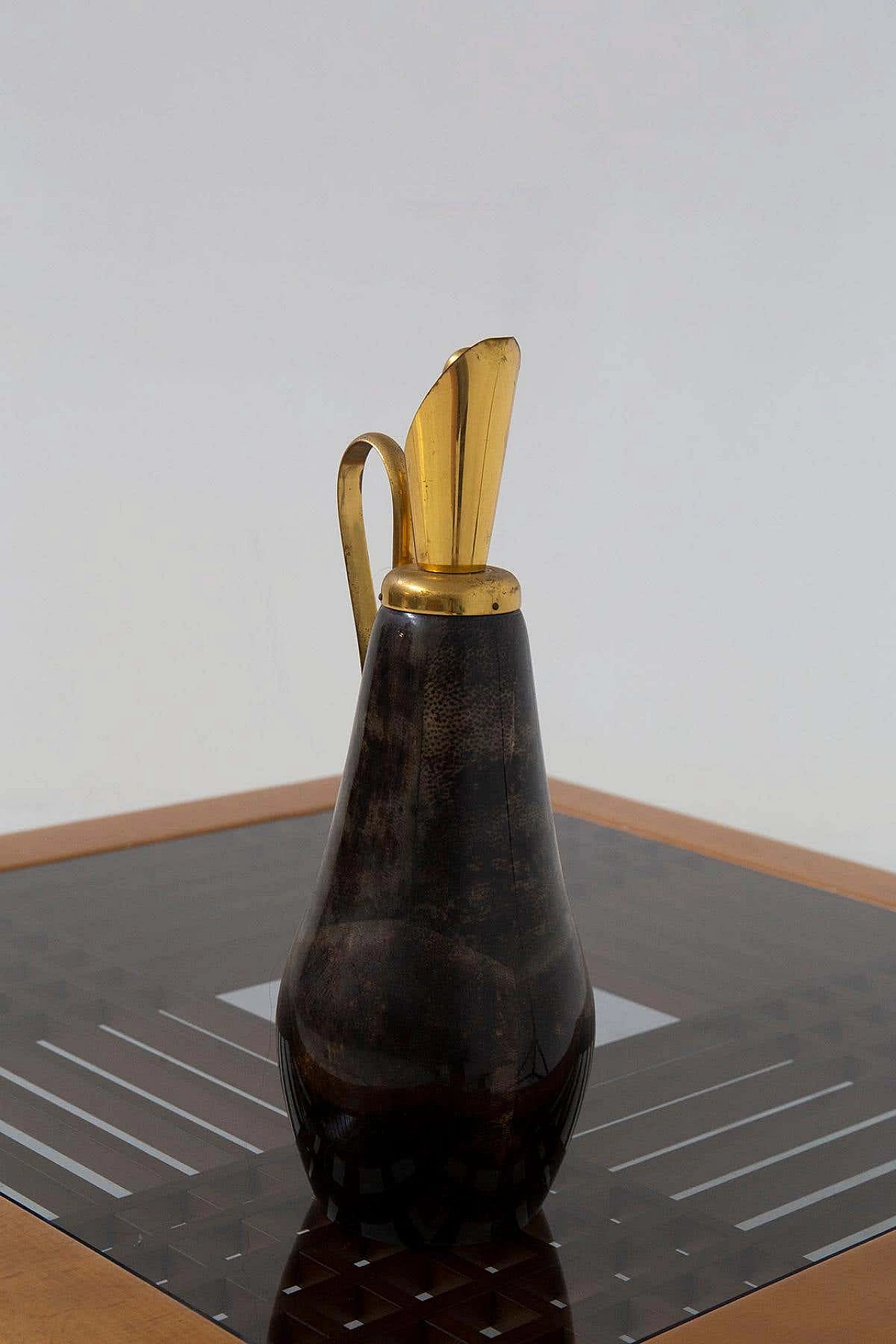 Caraffa termica in ottone e pergamena di Aldo Tura per Macabo, anni '50 6