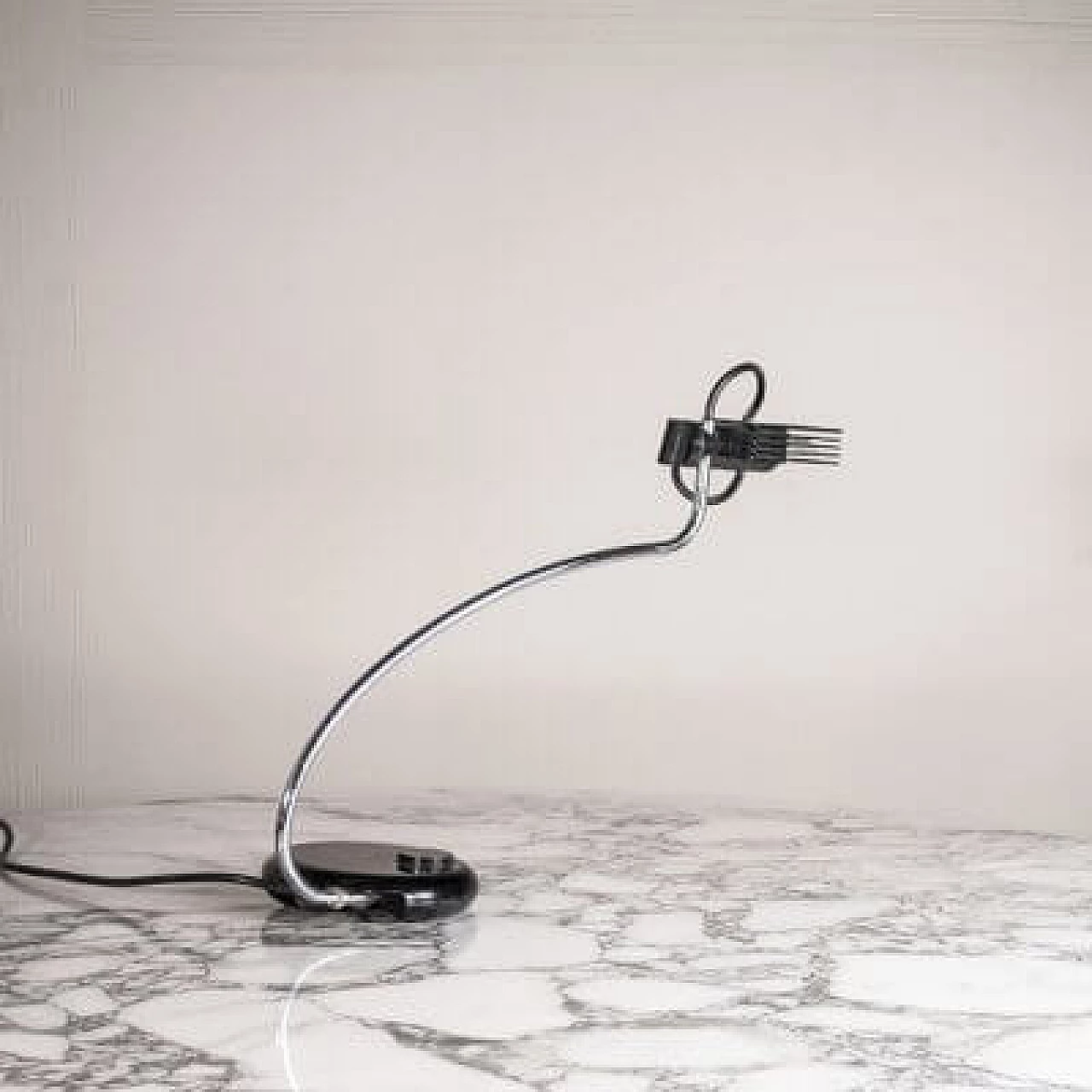 Lampada da tavolo di Bruno Gecchelin per Oluce, anni '70 4