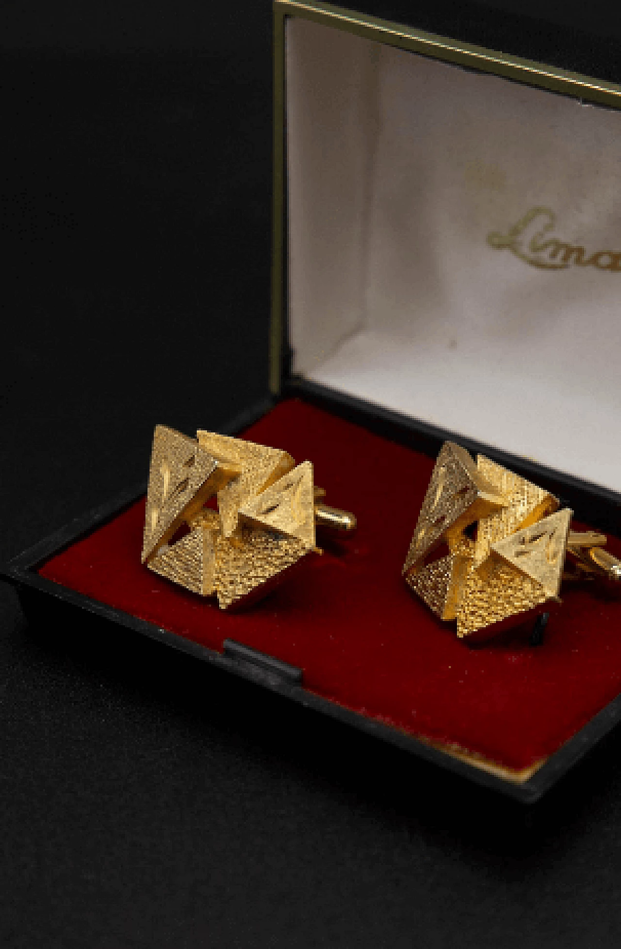 Pair of Art Deco gilded metal cufflinks, 1920s 2