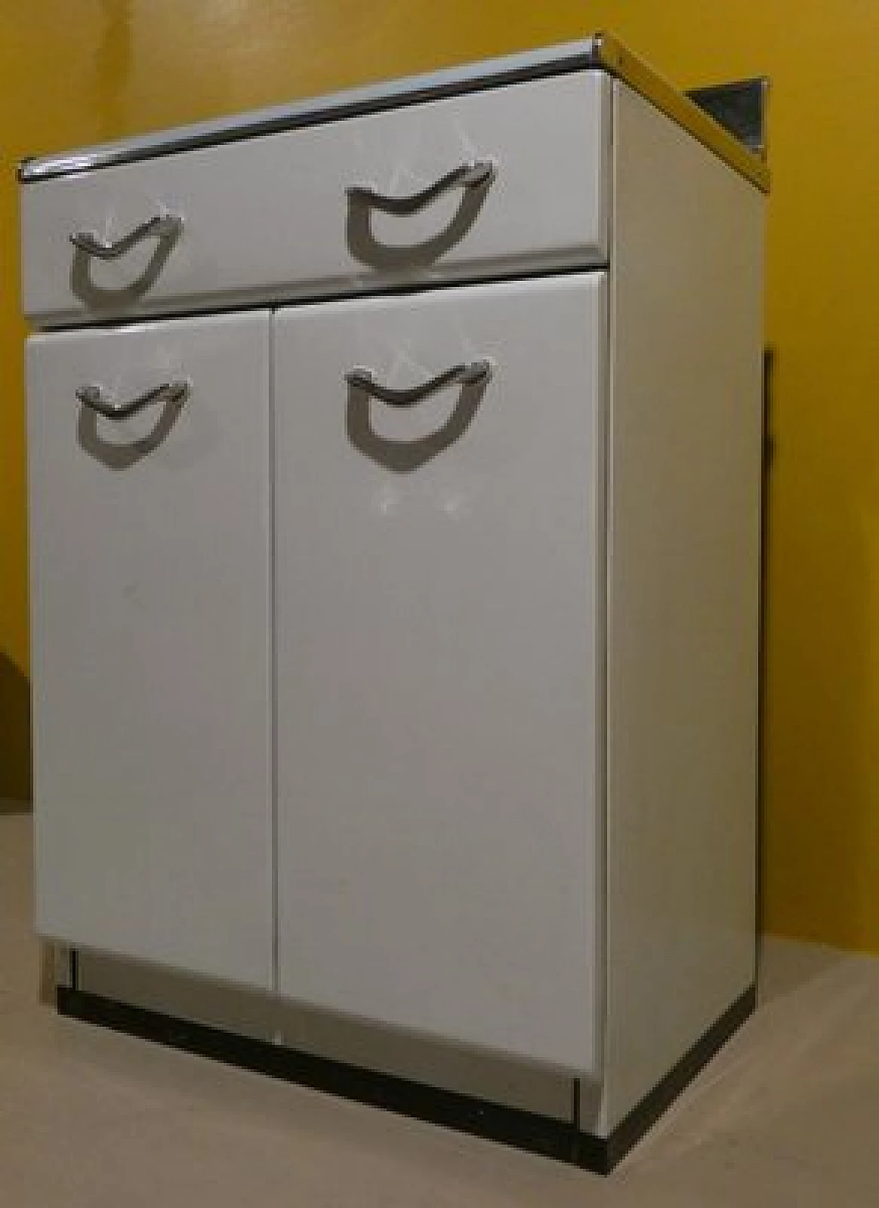 3 White enamelled metal storage cabinets, 1960s 6