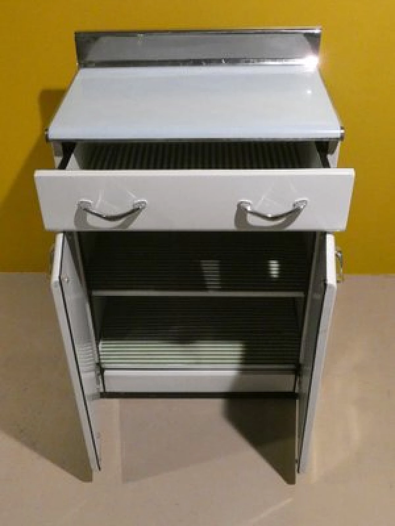 3 White enamelled metal storage cabinets, 1960s 7