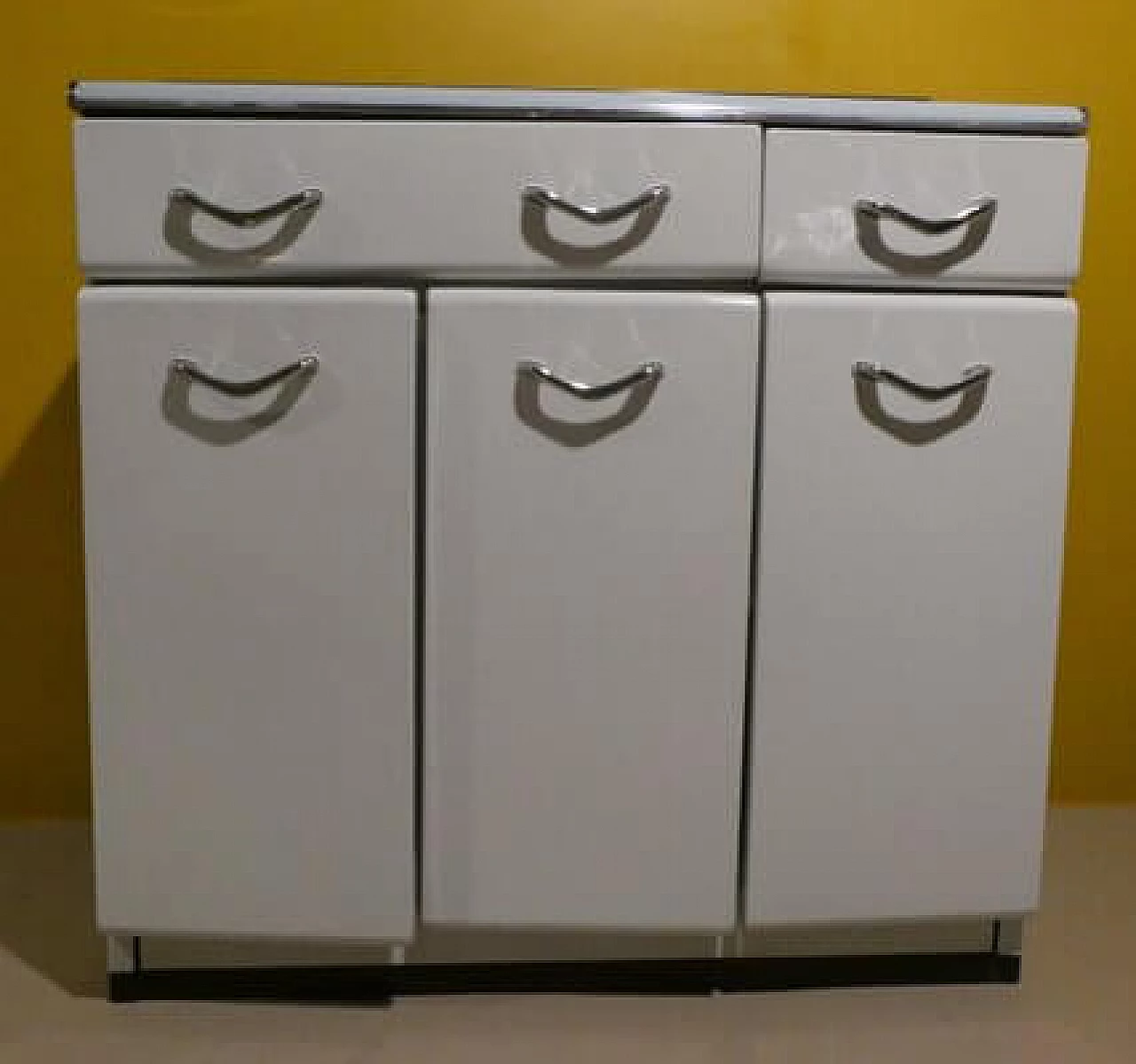3 White enamelled metal storage cabinets, 1960s 13