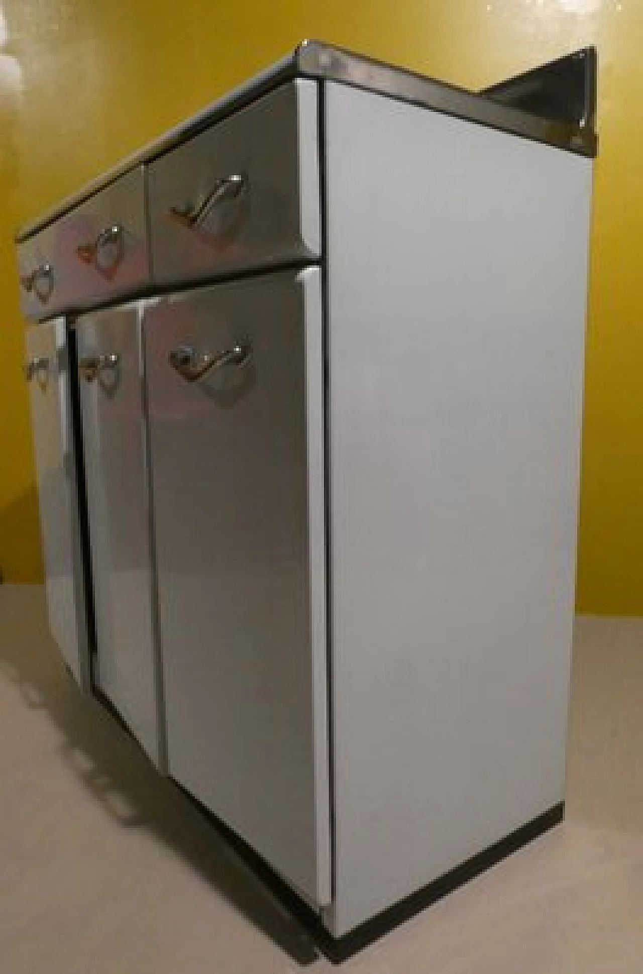 3 White enamelled metal storage cabinets, 1960s 14