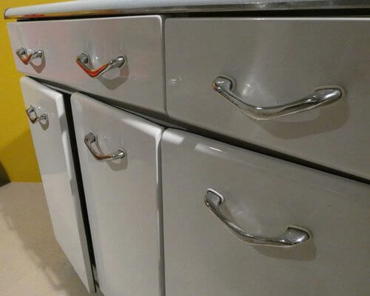 3 White enamelled metal storage cabinets, 1960s 15