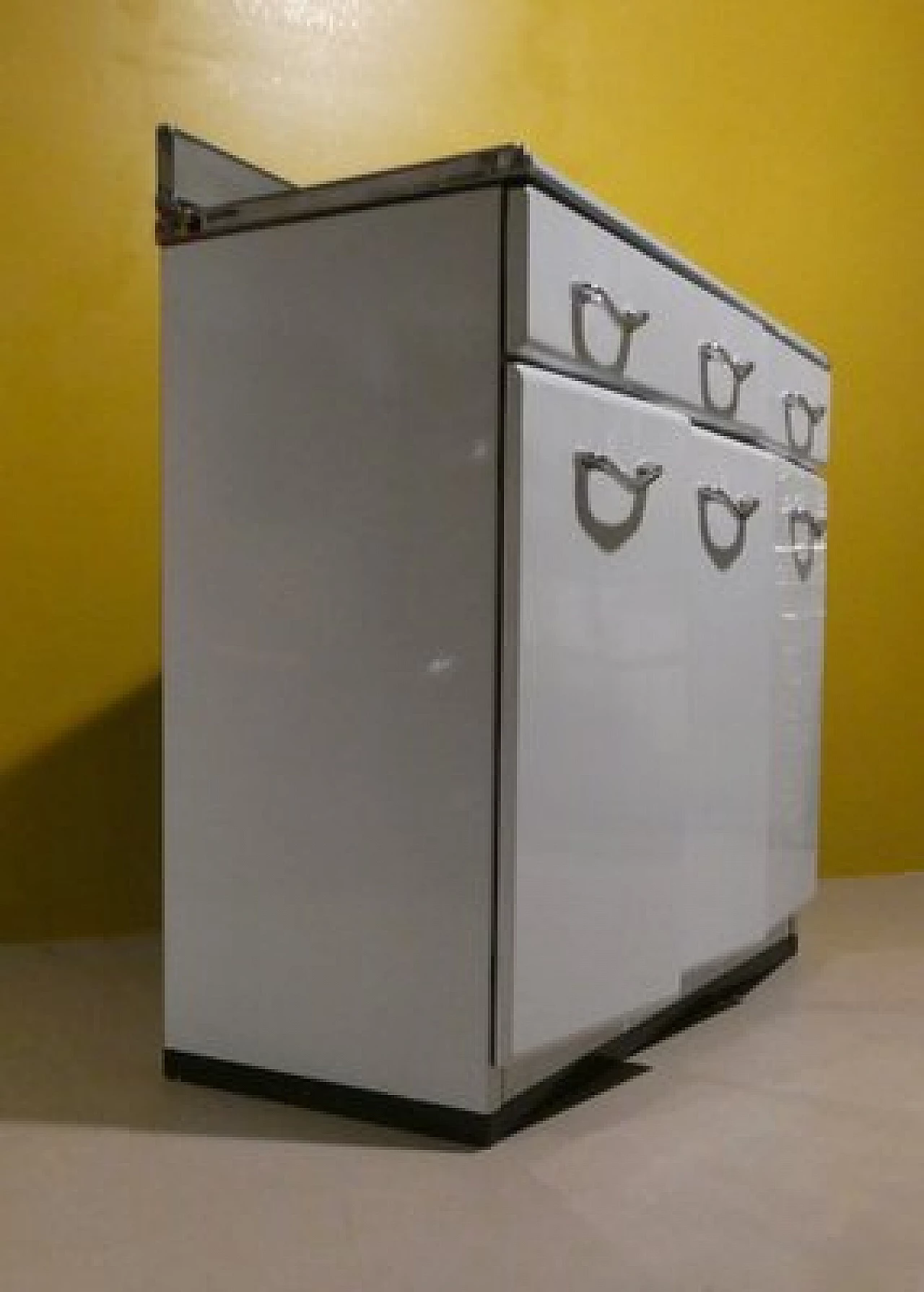 3 White enamelled metal storage cabinets, 1960s 16