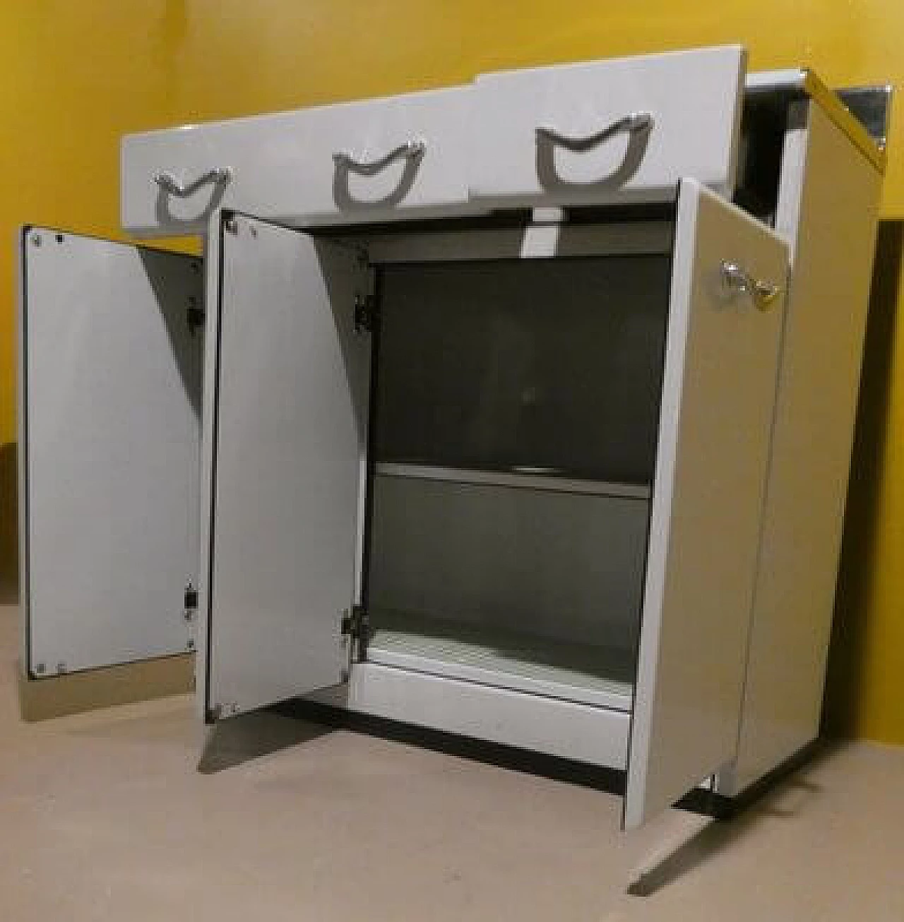 3 White enamelled metal storage cabinets, 1960s 20