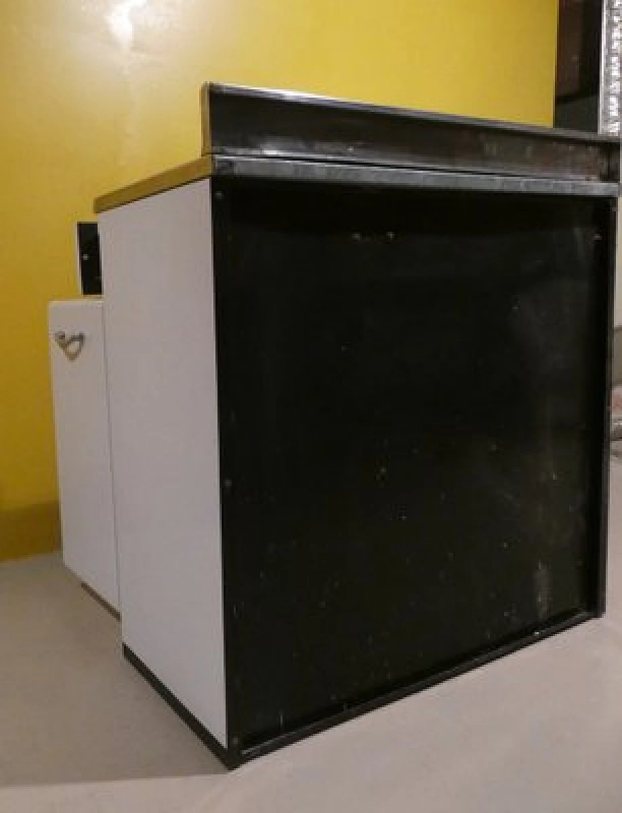 3 White enamelled metal storage cabinets, 1960s 21