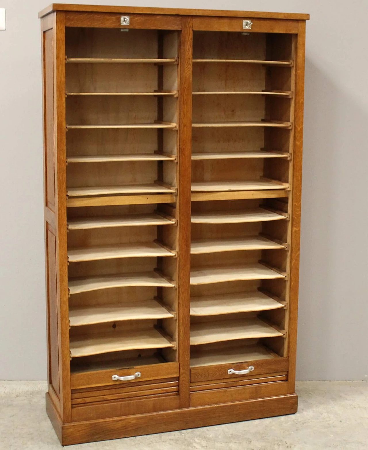 Oak double shutter filing cabinet, early 20th century 2