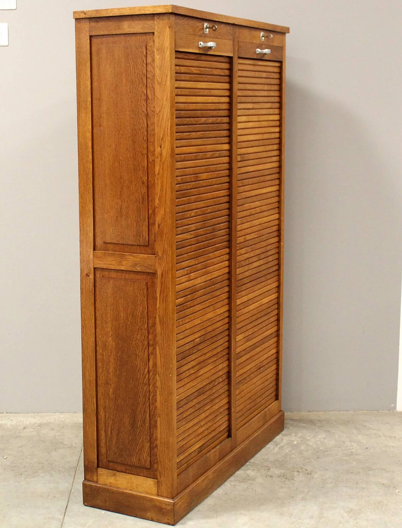 Oak double shutter filing cabinet, early 20th century 3