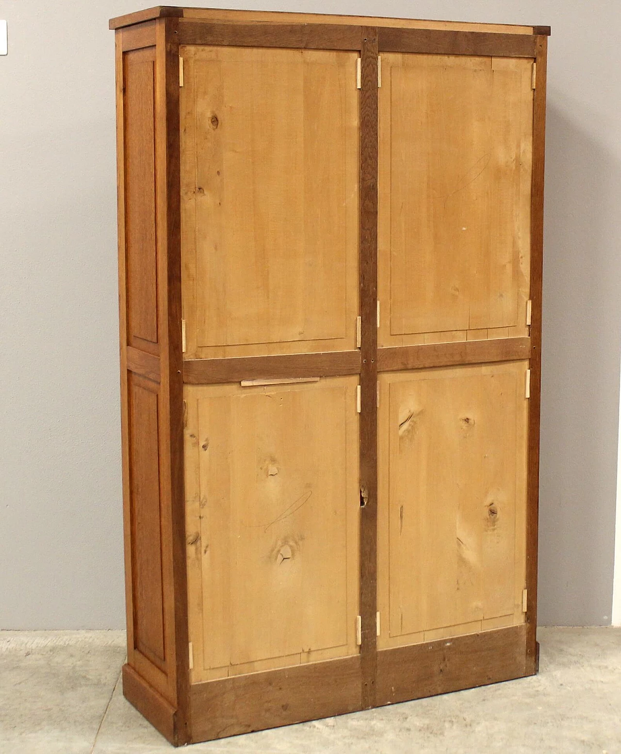 Oak double shutter filing cabinet, early 20th century 4