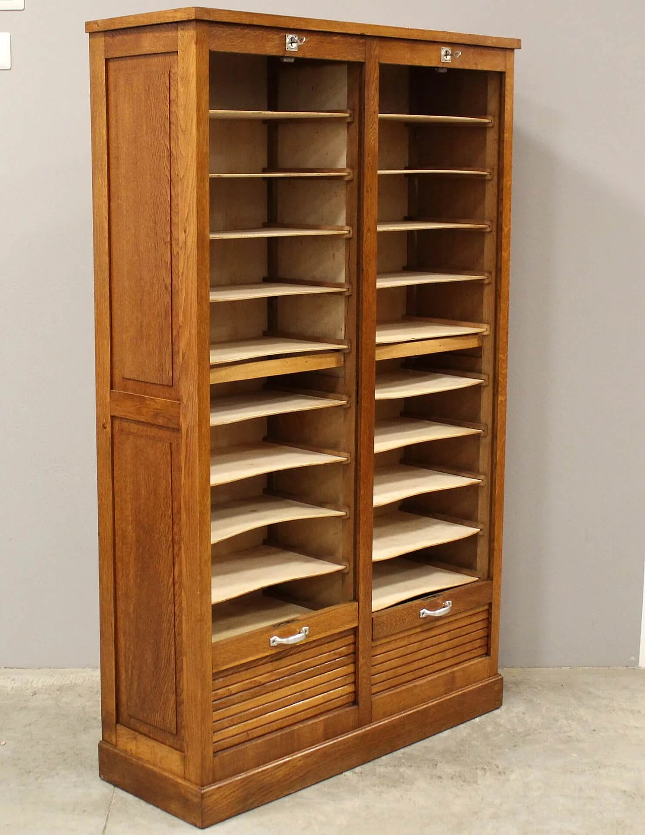 Oak double shutter filing cabinet, early 20th century 5
